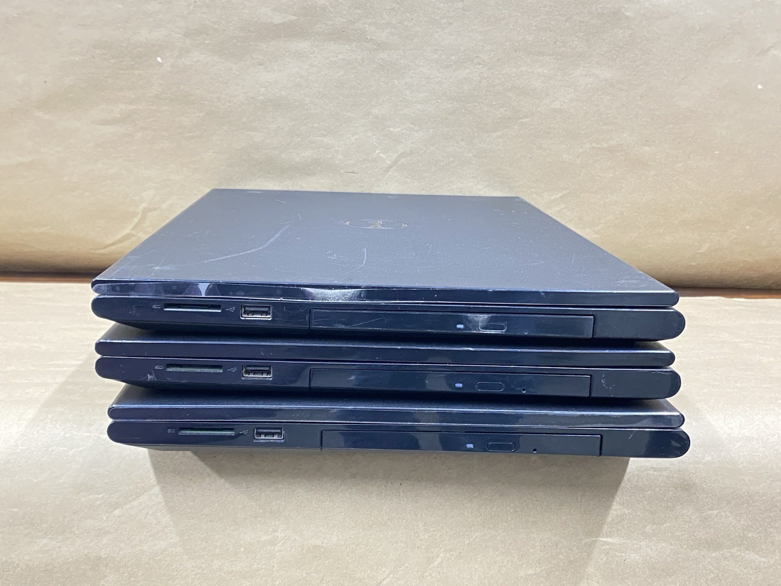 Lot of (3) Dell Inspiron 3542 – 15.5″ HD – i5-4210U – No RAM – NO HDD/OS – READ