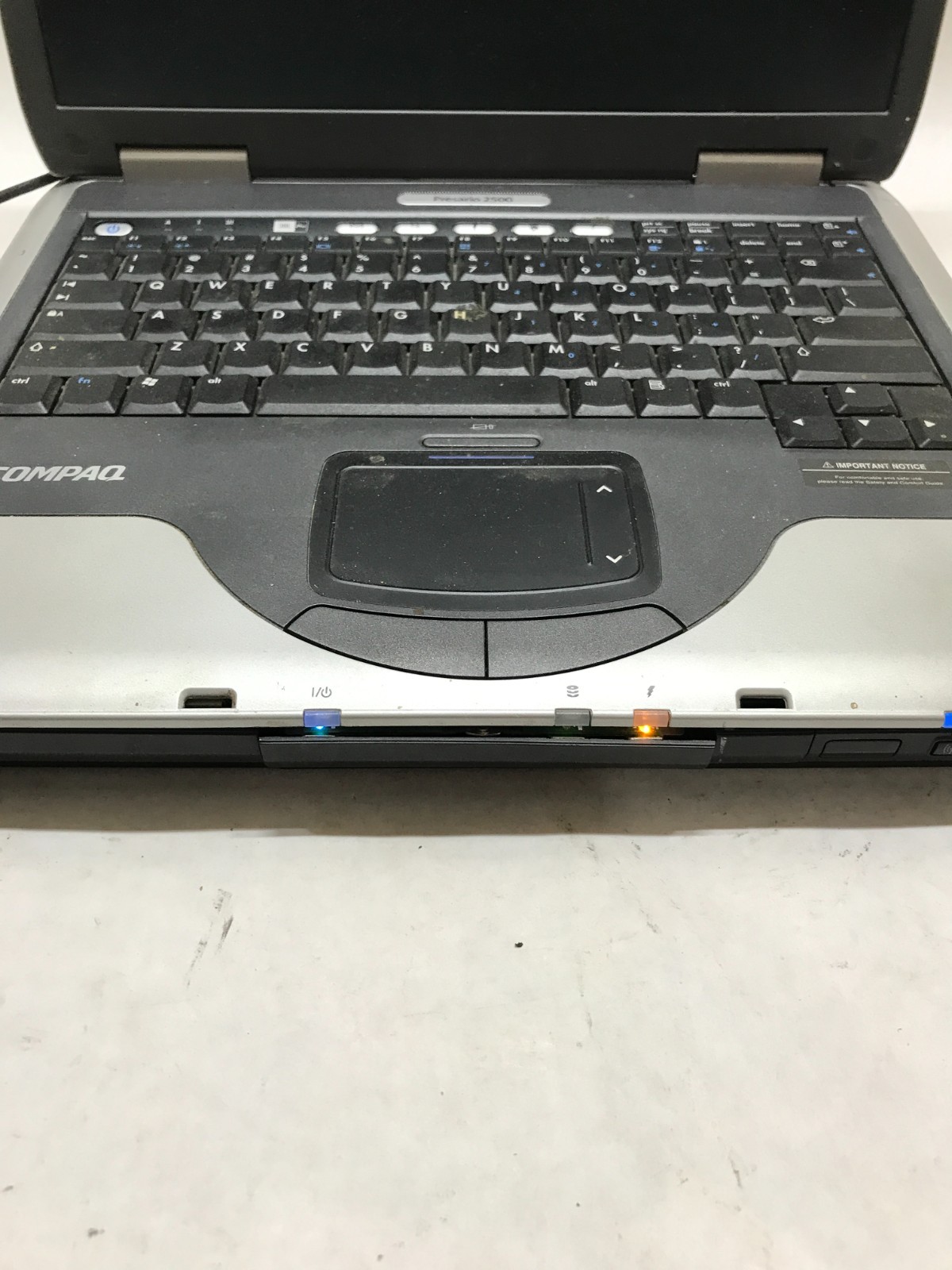 Compaq HP CRVSA-02T1-90 14″ Intel Pentium 4 447MB RAM NO HDD/OS READ DESC!! – DW