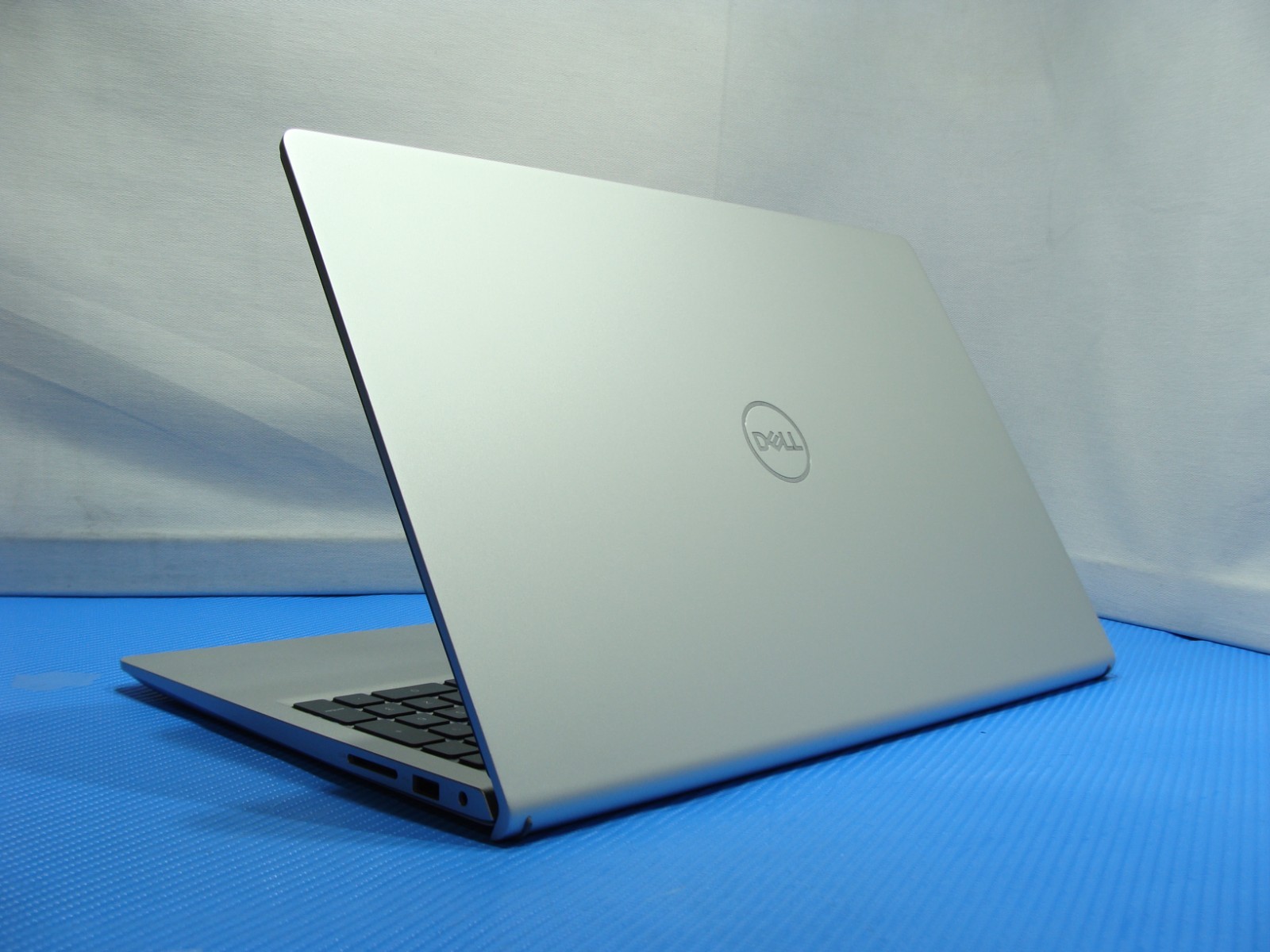 Dell Inspiron 15 3530 15.6″FHD 120hz i7-1355U 1.7GHz 16GB 1TB SSD W11P +Charger