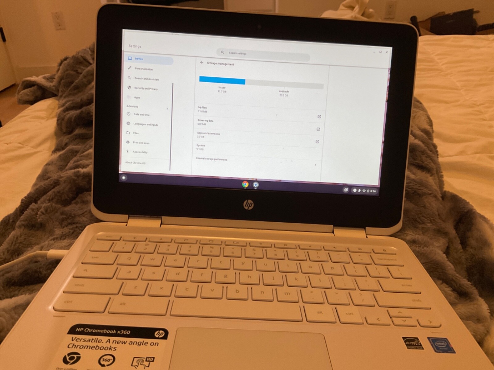 Barley used Chromebook hp x360 model 11 Color: White with a black trim GB:32