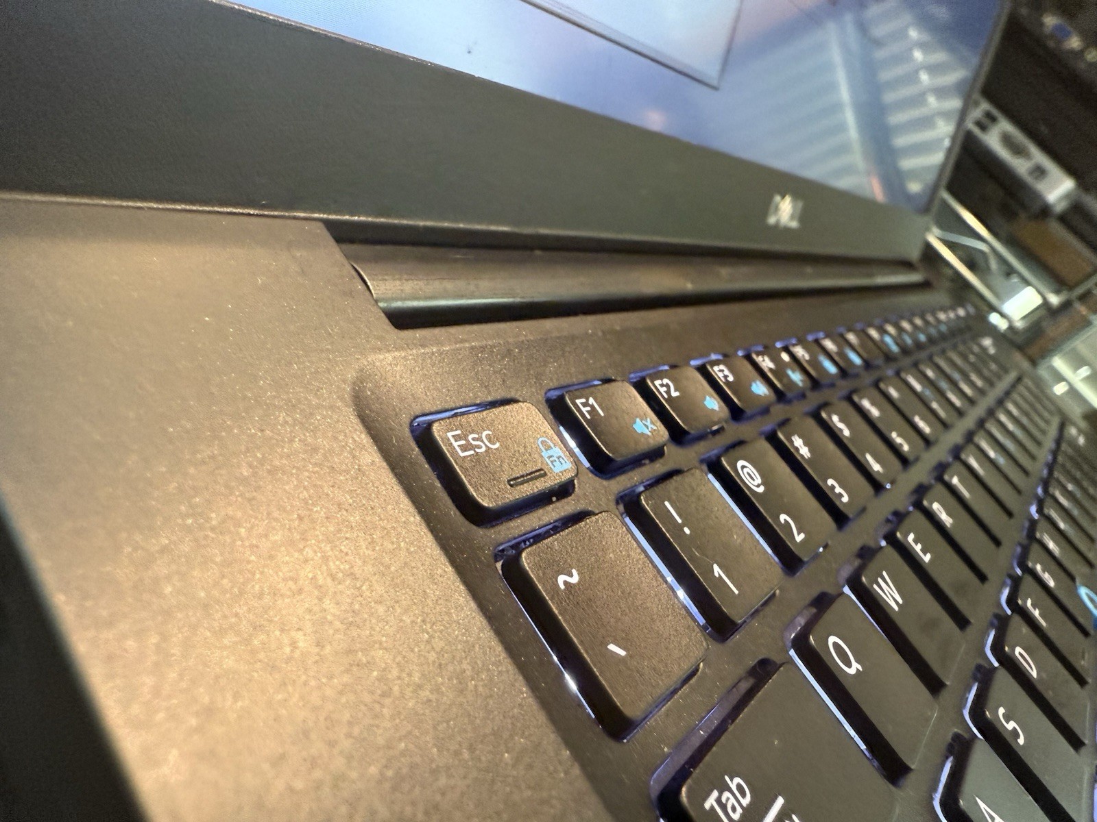Dell Latitude 14″ Core i5 8th up 32GB & 2TB SSD + Win 11 + Office