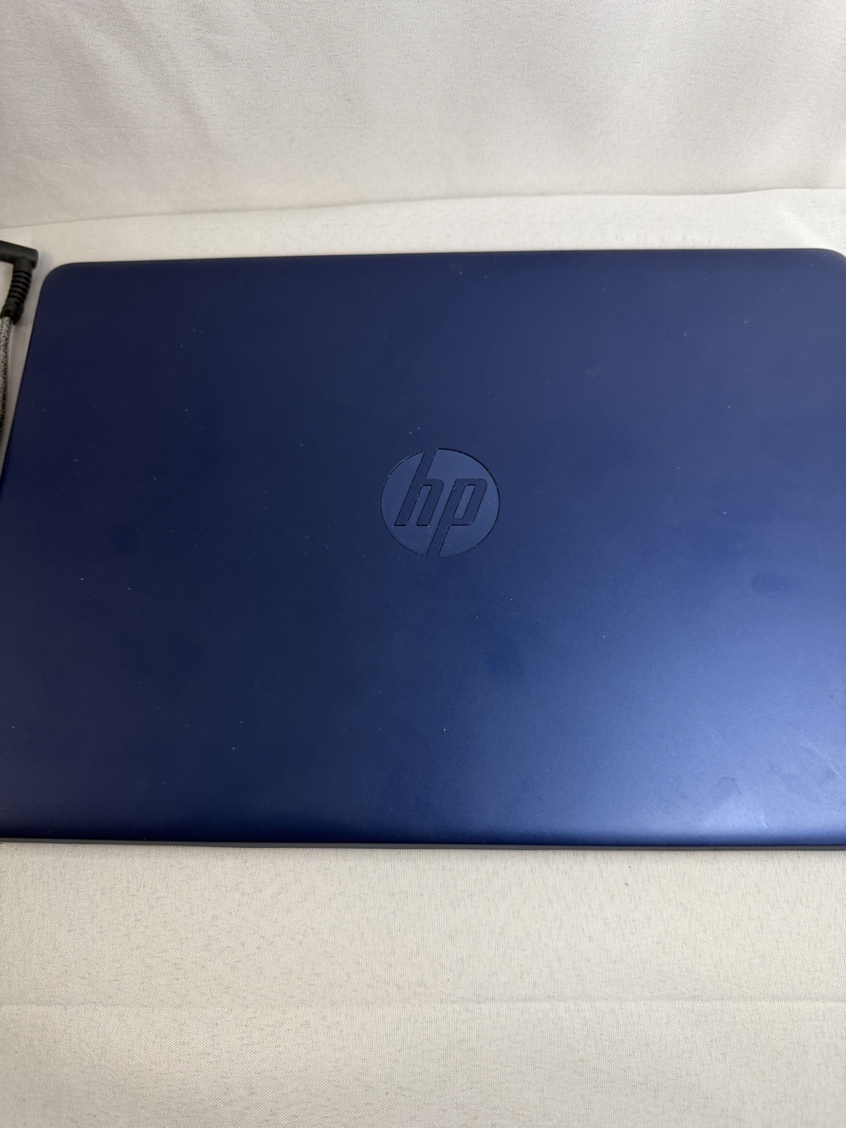 HP 14-cf2111wm 14″ Laptop Blue Intel Processor Windows 11 W/charger EUC