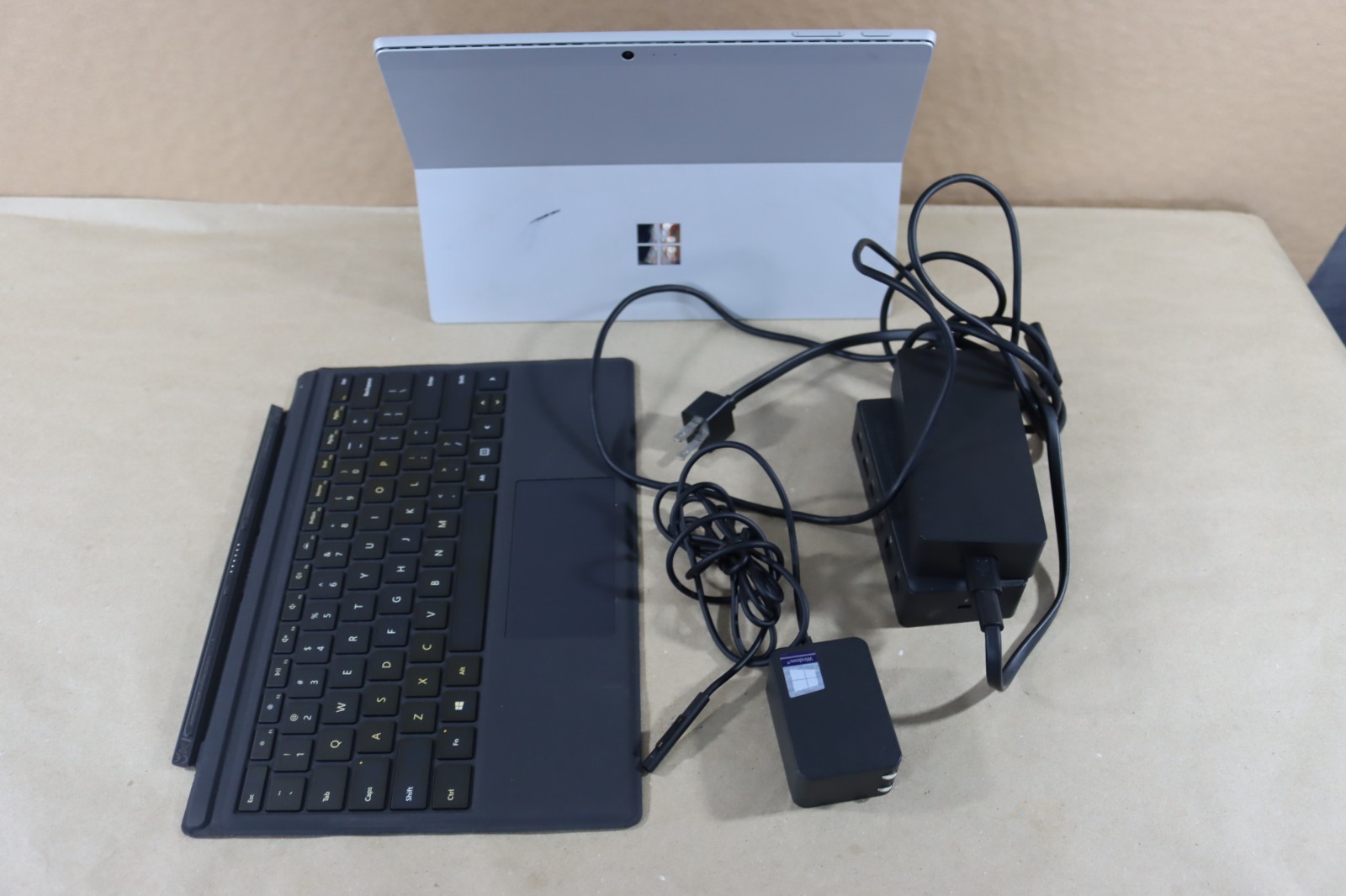 Microsoft Surface Pro 5 i5-7300U 8GB RAM 256GB Wi-Fi + LTE