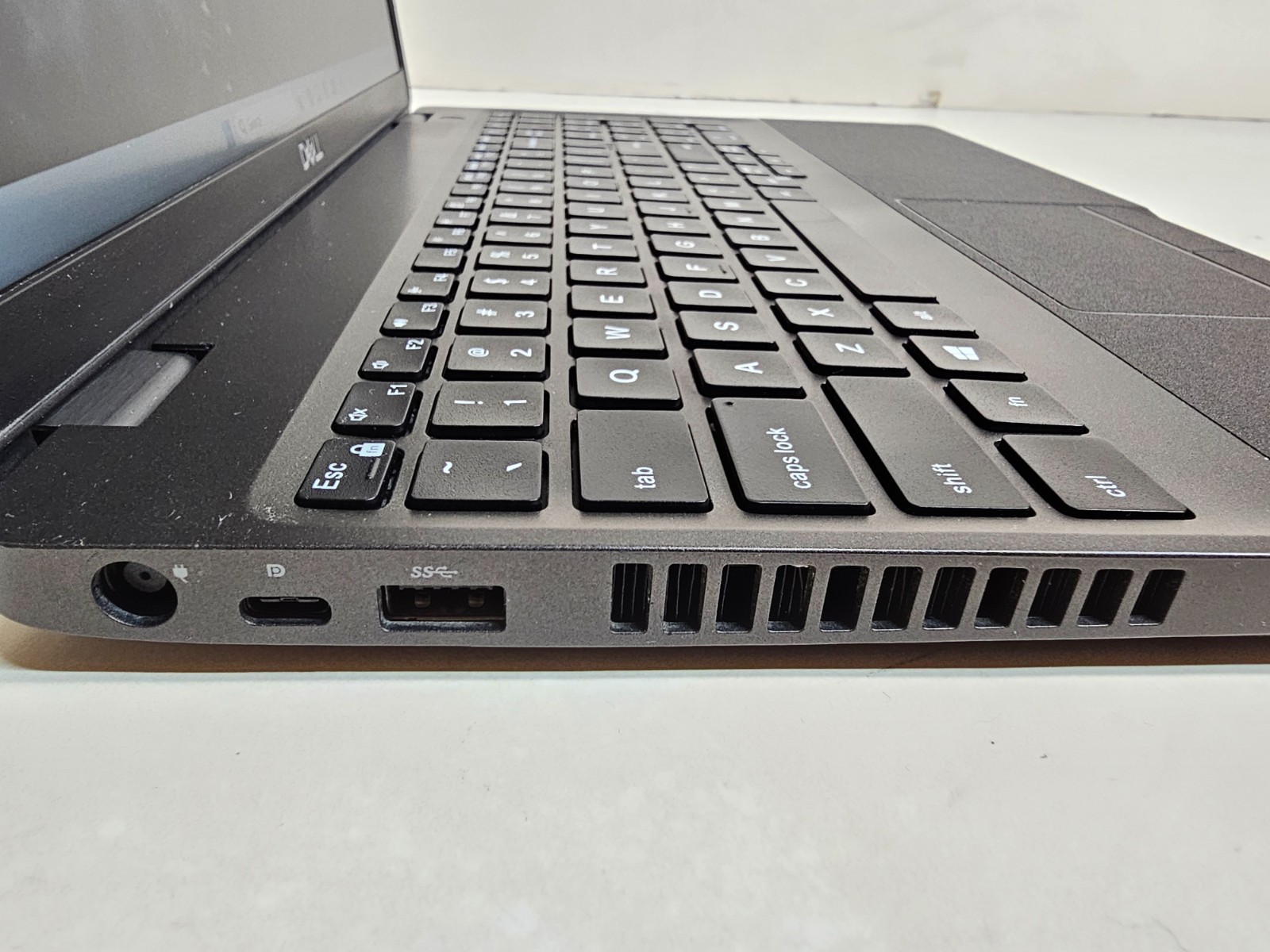 Dell Precision 3540 Laptop – 1.6 GHz i5-8365U 8GB 256GB SSD Webcam 15.6″ – SP1