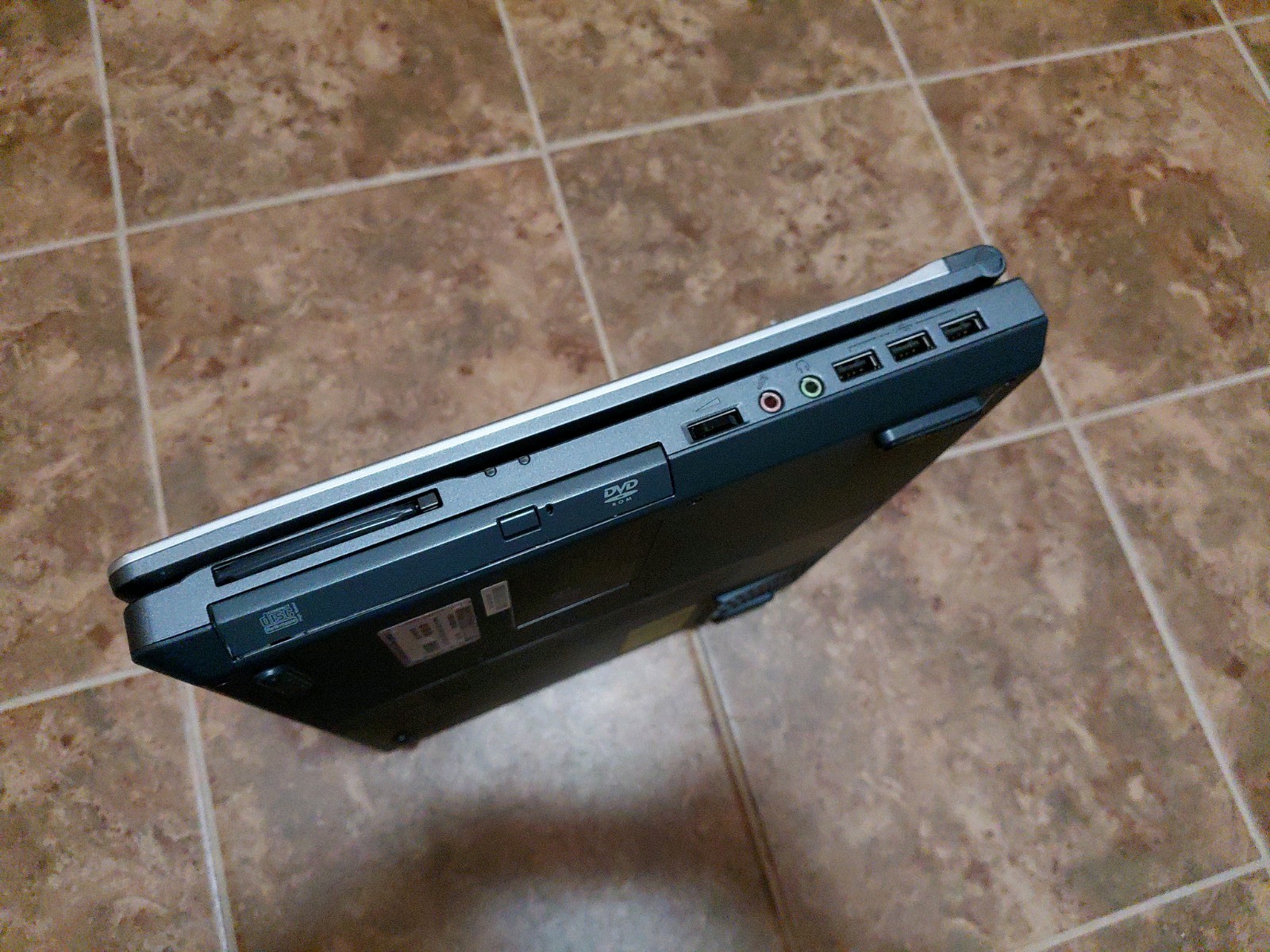 Personal Computer 755110 Maxdata Eco Windows XP Laptop With Pentium 4 Cpu
