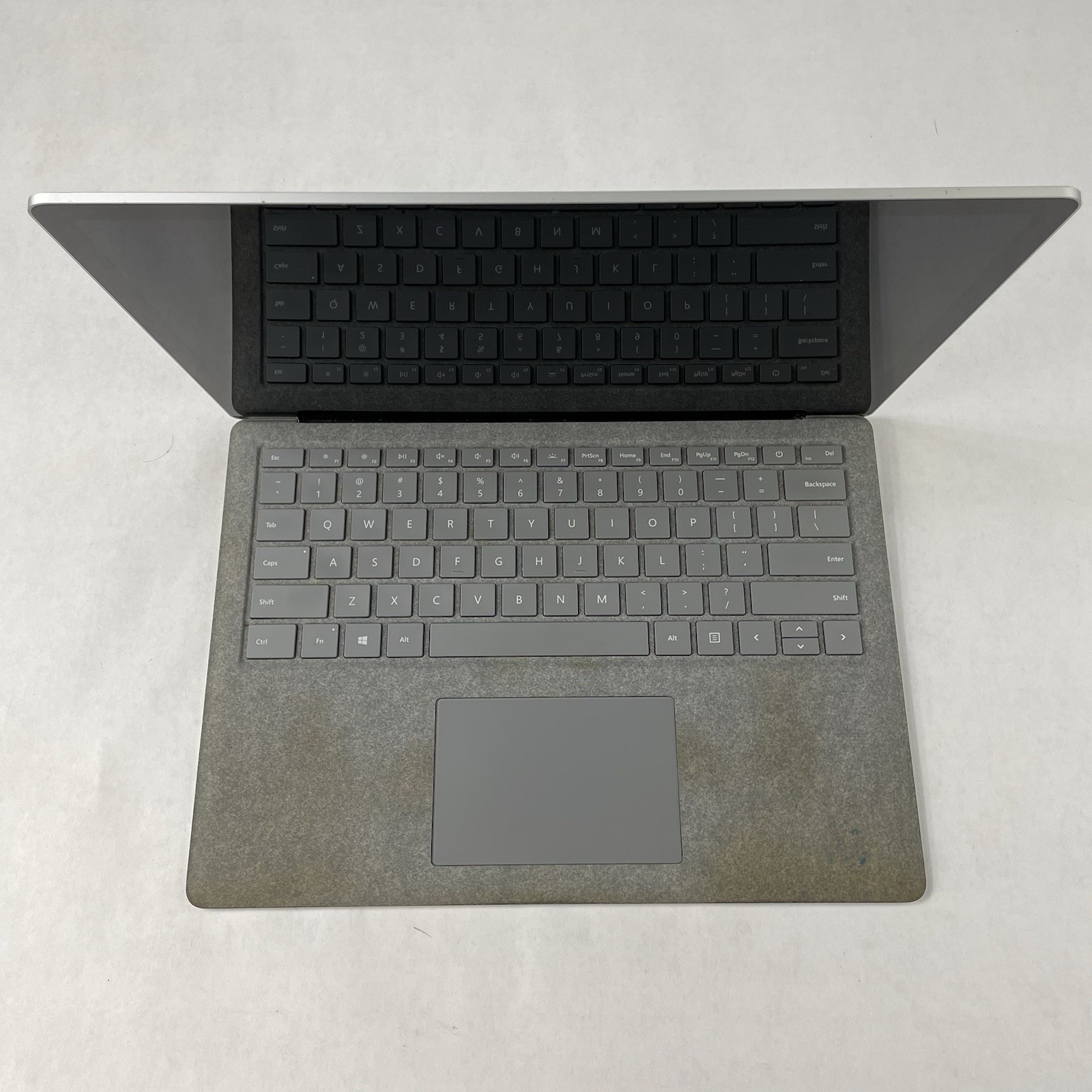 Microsoft Surface Laptop 13.3″ i5-7200U 2.50 GHz 8 GB RAM 256 GB SSD Windows 11