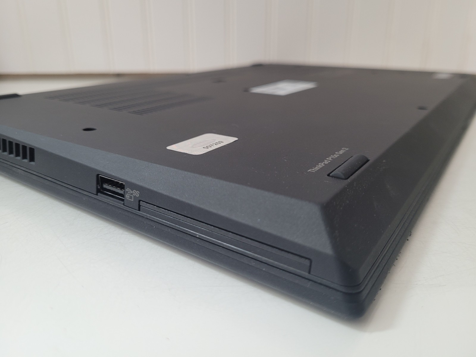 Lenovo ThinkPad P52S Intel Core i7-8550U 1.80Ghz 8GB Ram No SSD 15.6″ Laptop