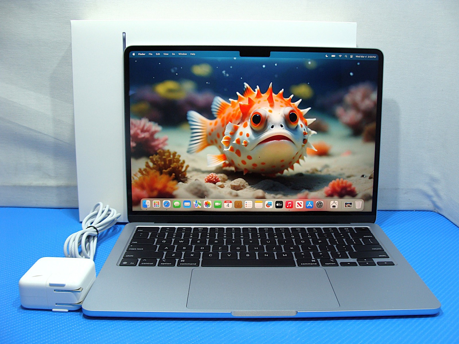 2025 Apple MacBook Air A3240 13.6″ M4 10CPU/8GPU 16GB 256GB Sequoia AppleCare27!