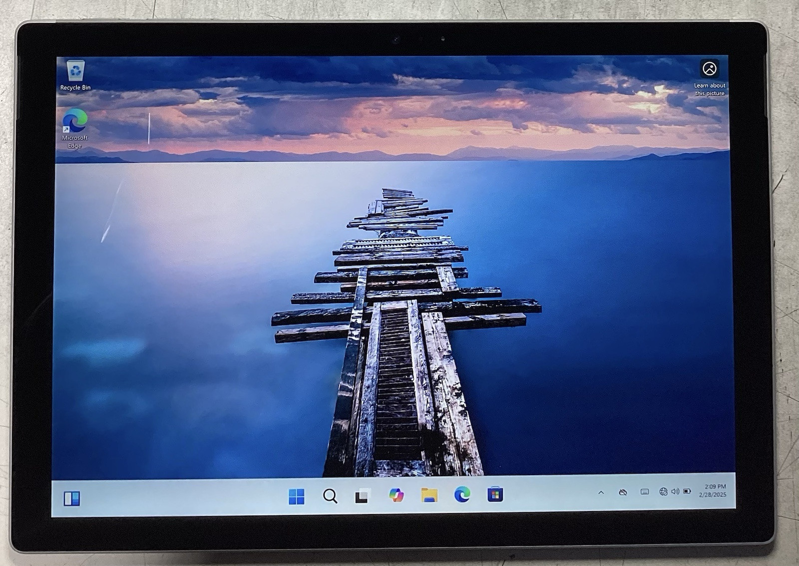 Microsoft Surface Pro 5th Gen Intel Core i5-7300U @ 2.6GHz 8GB RAM 256GB SSD
