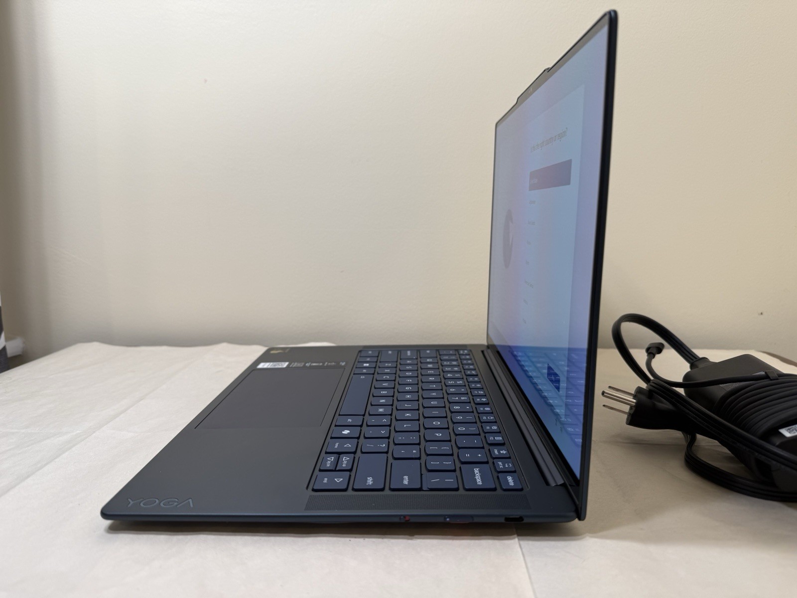 Lenovo Yoga Slim 7x Copilot+ 14.5″ 3K OLED Touch Snapdragon X1E78100 32GB 1TB