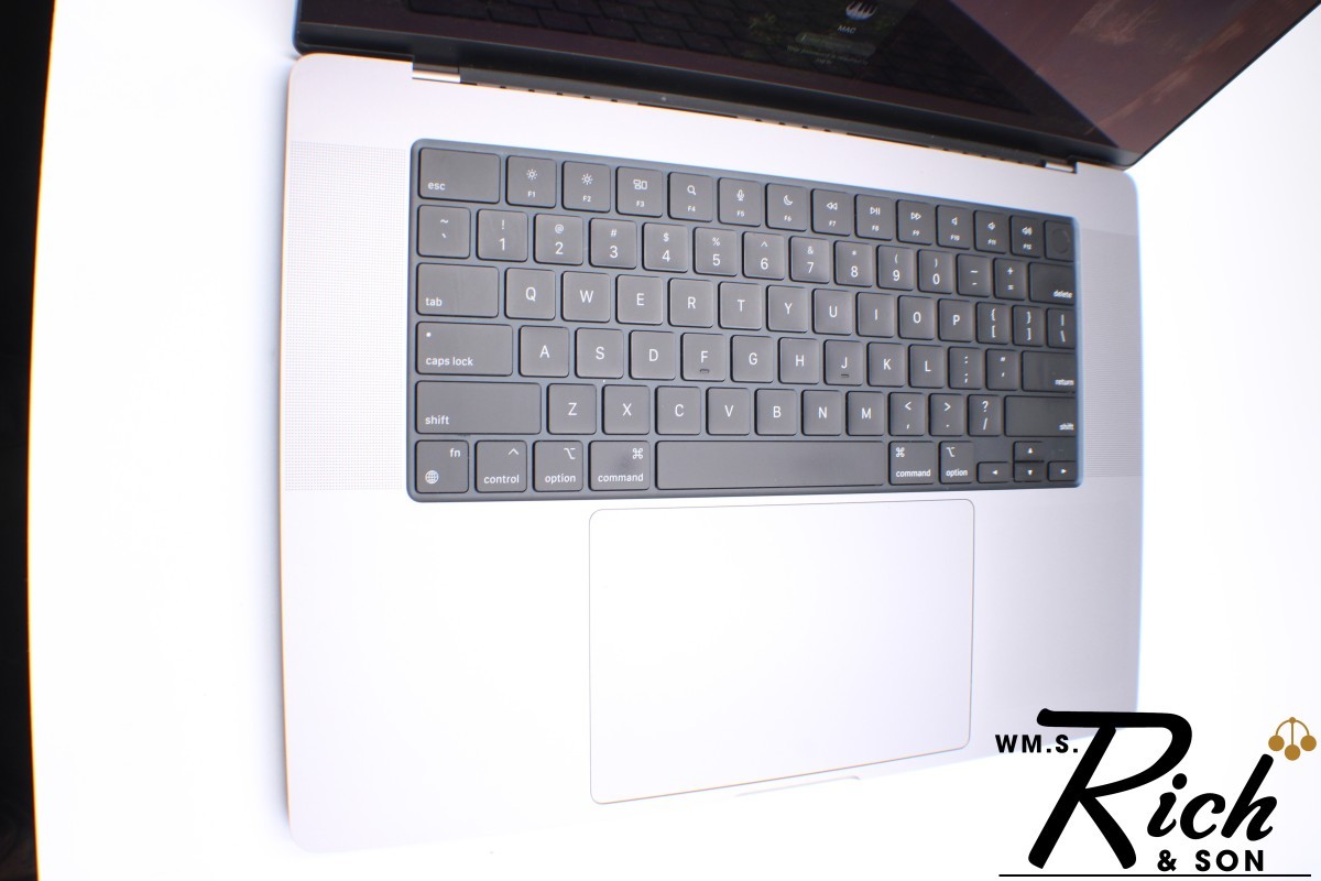 APPLE MACBOOK PRO M1 PRO 16″ 16GB RAM/500GB STORAGE (195 CYCLES 90% CAPACITY)