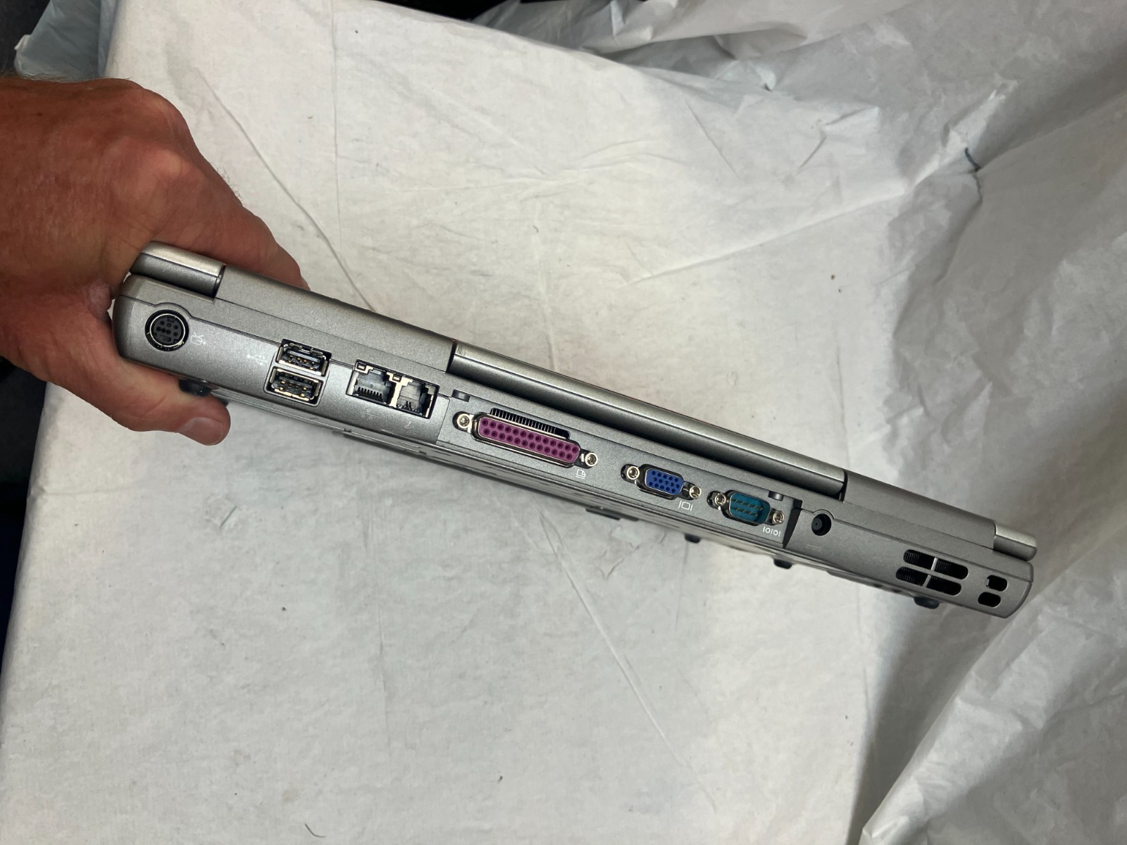 Dell Inspiron 8600 Intel Pentium M 1.40 ghz, 512 MB NO HDD FOR PARTS