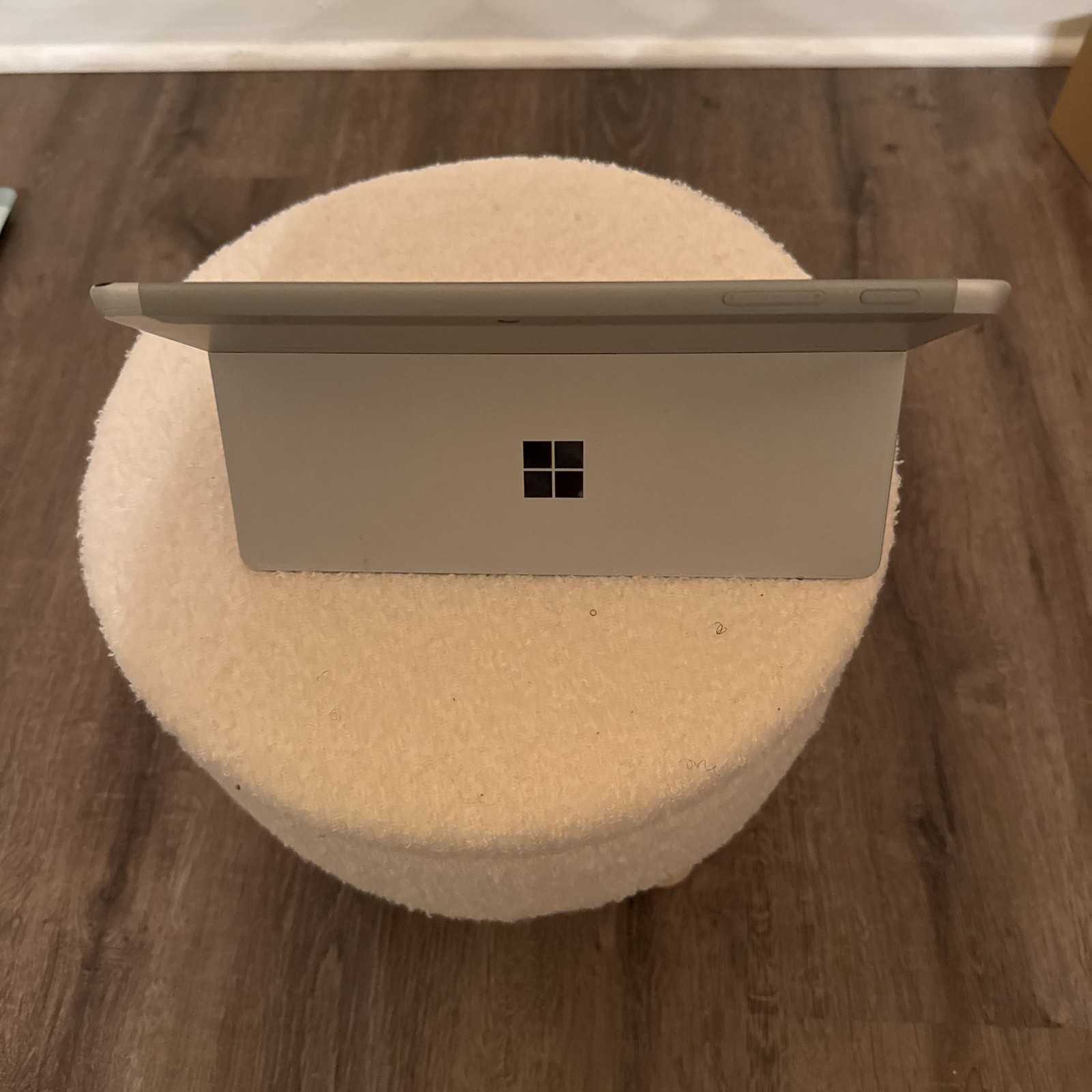 Microsoft Surface GO 2nd. Gen – 10.5″ Intel Core M3 8GB RAM 128GB Storage