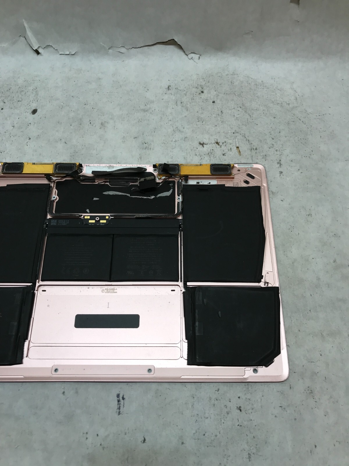 Apple MacBook 2015 A1534 Battery+Back Cover ONLY For Parts or Repair AS IS – DW
