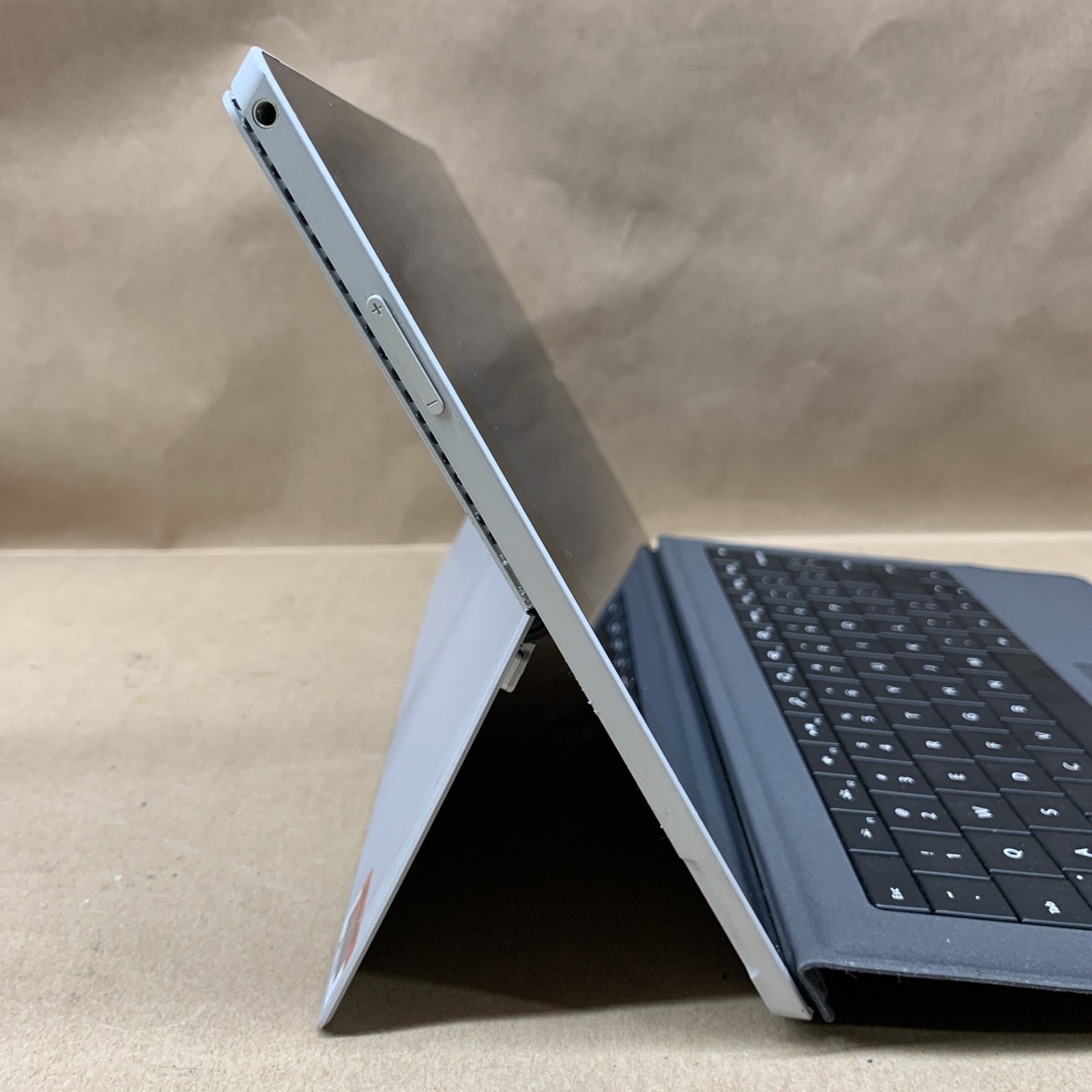 Surface Pro 3, Intel Core i5-4300U @ 1.9GHz, 4GB RAM, 128GB SSD, W10P