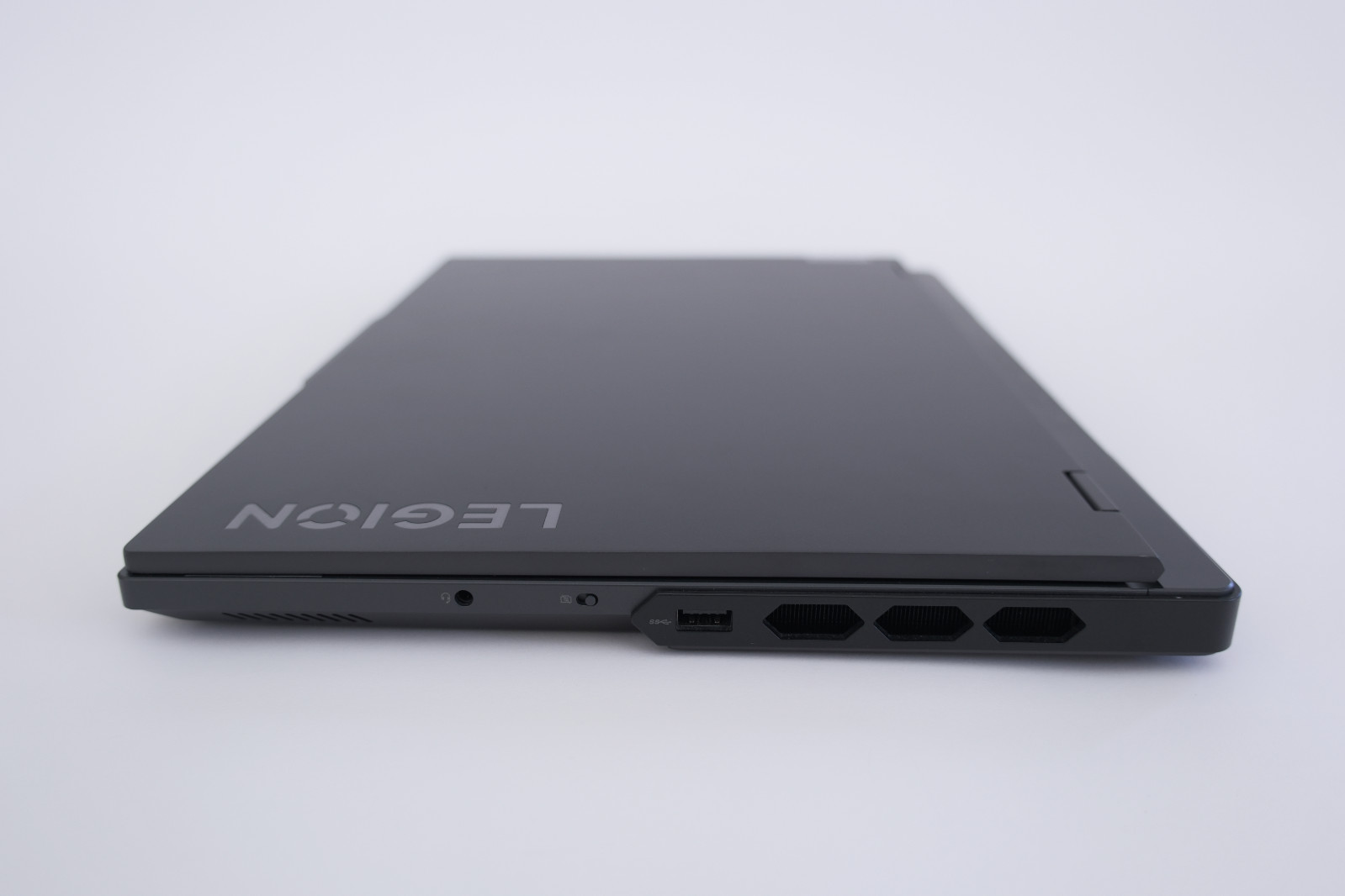 Lenovo Legion Pro 7 16IRX8H, 16″, i9-13900HX, NVIDIA RTX 4080, 32GB Ram, 1TB SSD