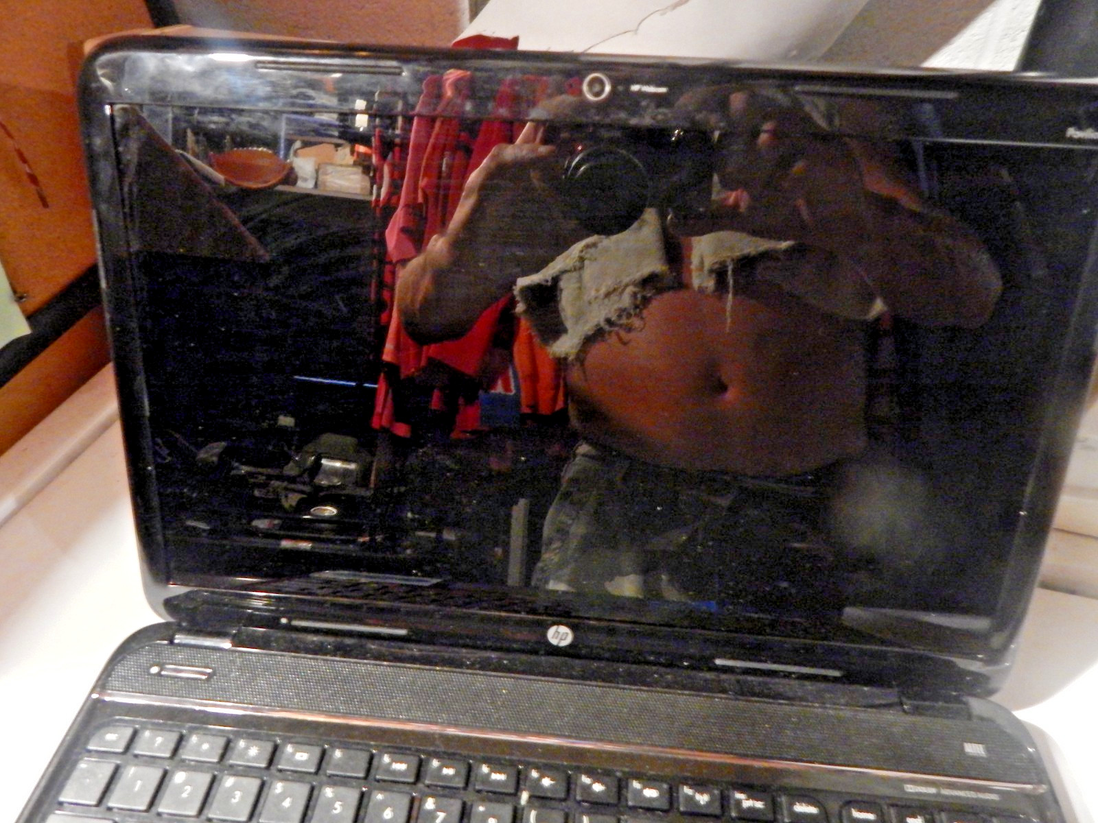 HP computer for parts No OS,No HD, No HD caddy, No charger, WINS 7 GOOD screen