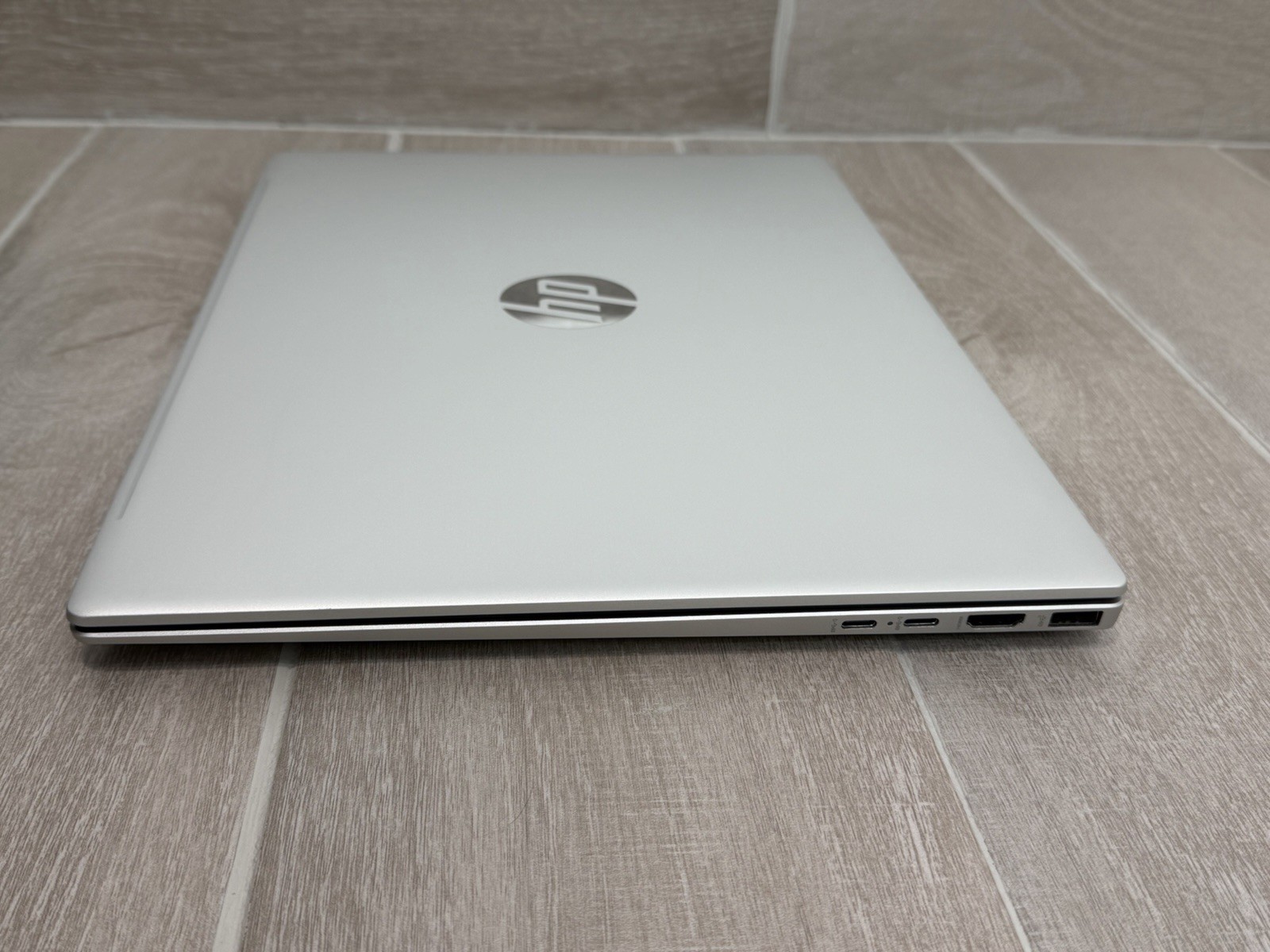HP Pavilion 16-AG0075CL 16″ Touch Laptop Ryzen 7 8840U 16GB RAM 1TB NVMe SSD