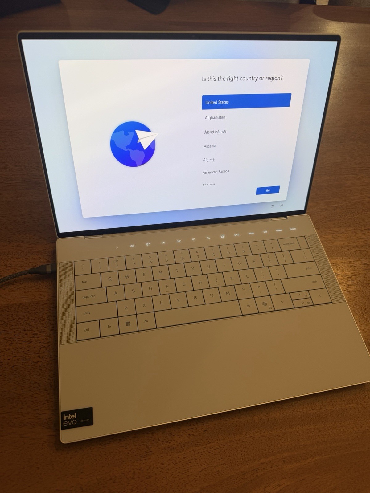 Dell XPS 14 9440 14.5″ OLED Intel Core Ultra 7 155H 64GB RAM 1TB SSD. RTX4050