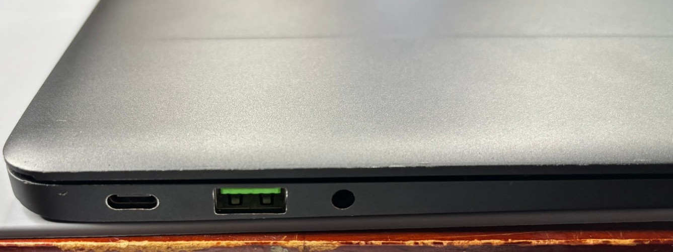 Razer Blade Stealth RZ09-0196 (8GB RAM, 128GB SSD) Laptop