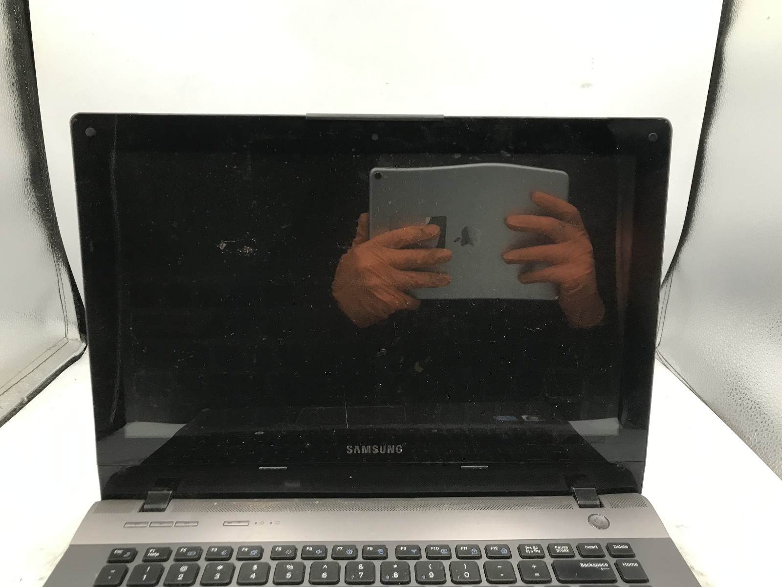 SAMSUNG NP QX411L – FOR PARTS/REPAIR – INTEL I5 2430M – NO RAM -READ DESCRIP- BB