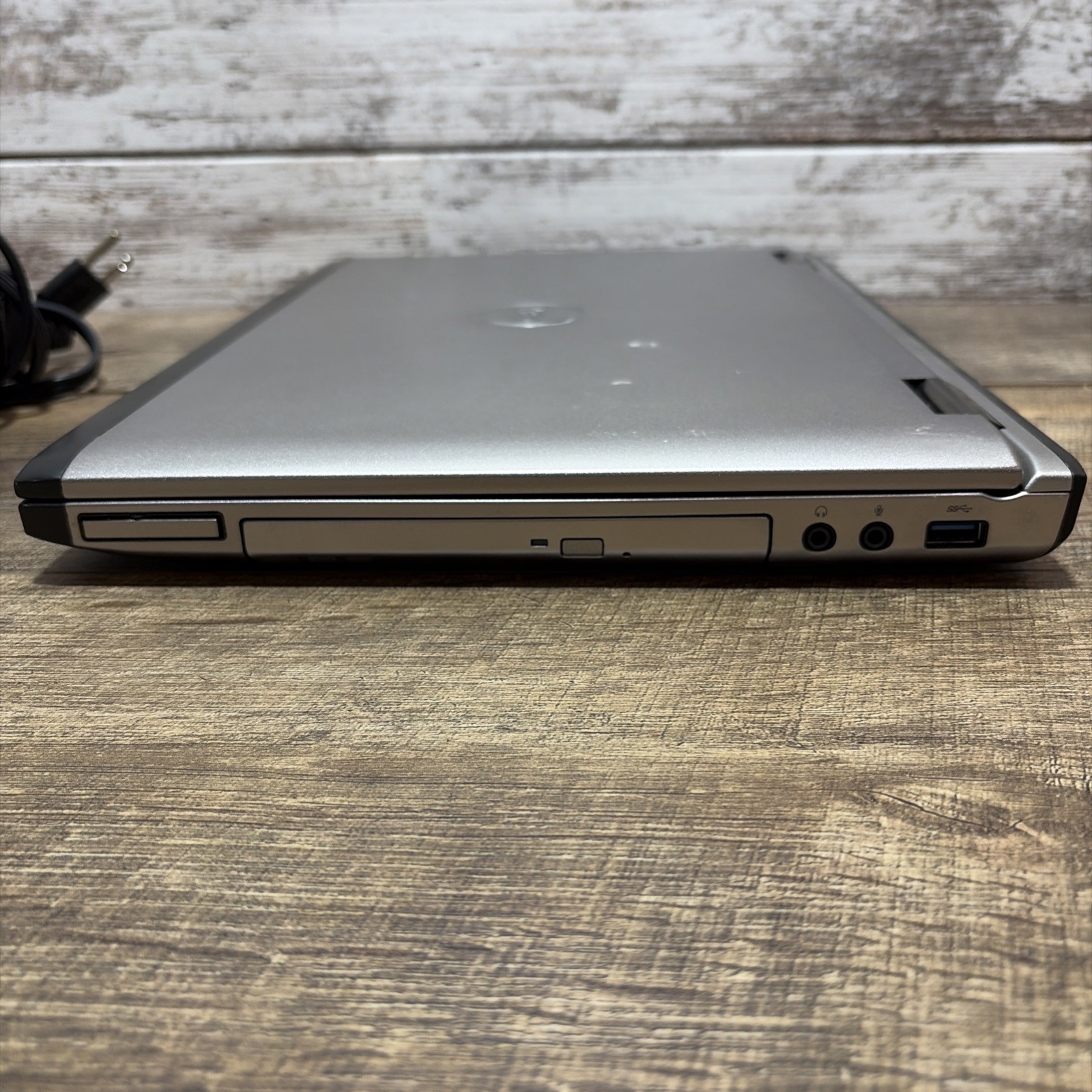 Dell Vostro 3555 15″ Laptop AMD E-3000M-MZ *Parts Only*