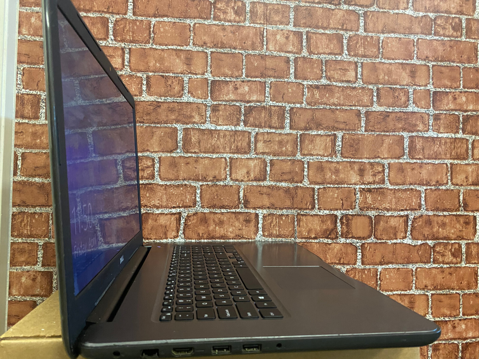 Dell Inspiron P32E (AMD A9-9400 Radeon R5, 12GB RAM, 1.8TB HDD) *AS IS*