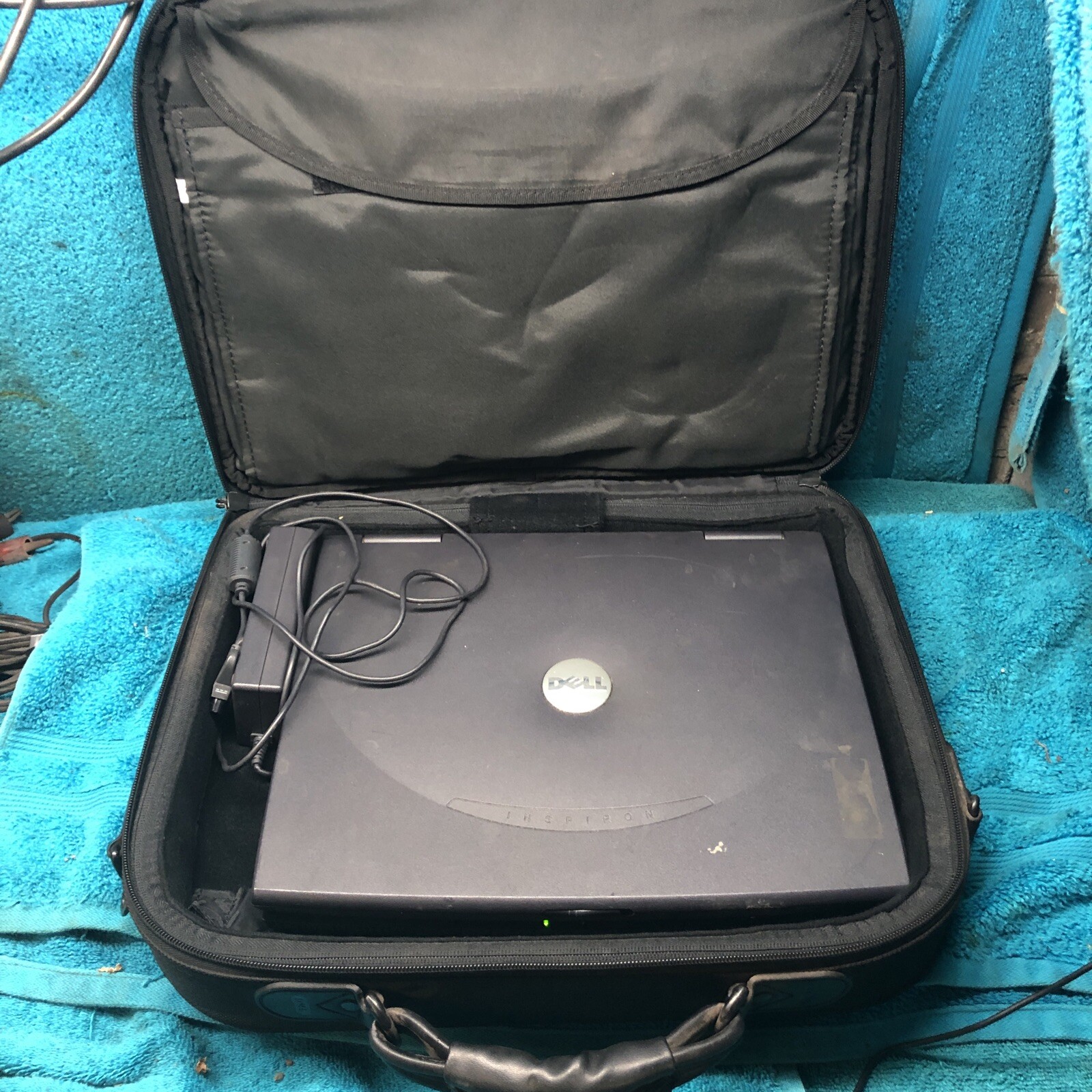 Dell inspirion 2650 laptop with bag and charger Pentium FOR parts