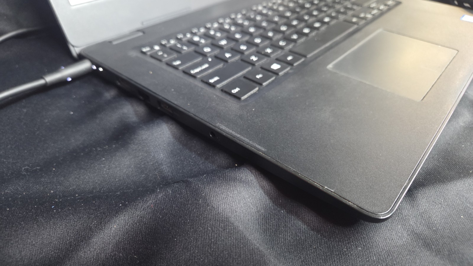 Dell Latitude 3590 15.6” i7-8550U 8GB RAM 256GB SSD R7 M460 Win11P wifi
