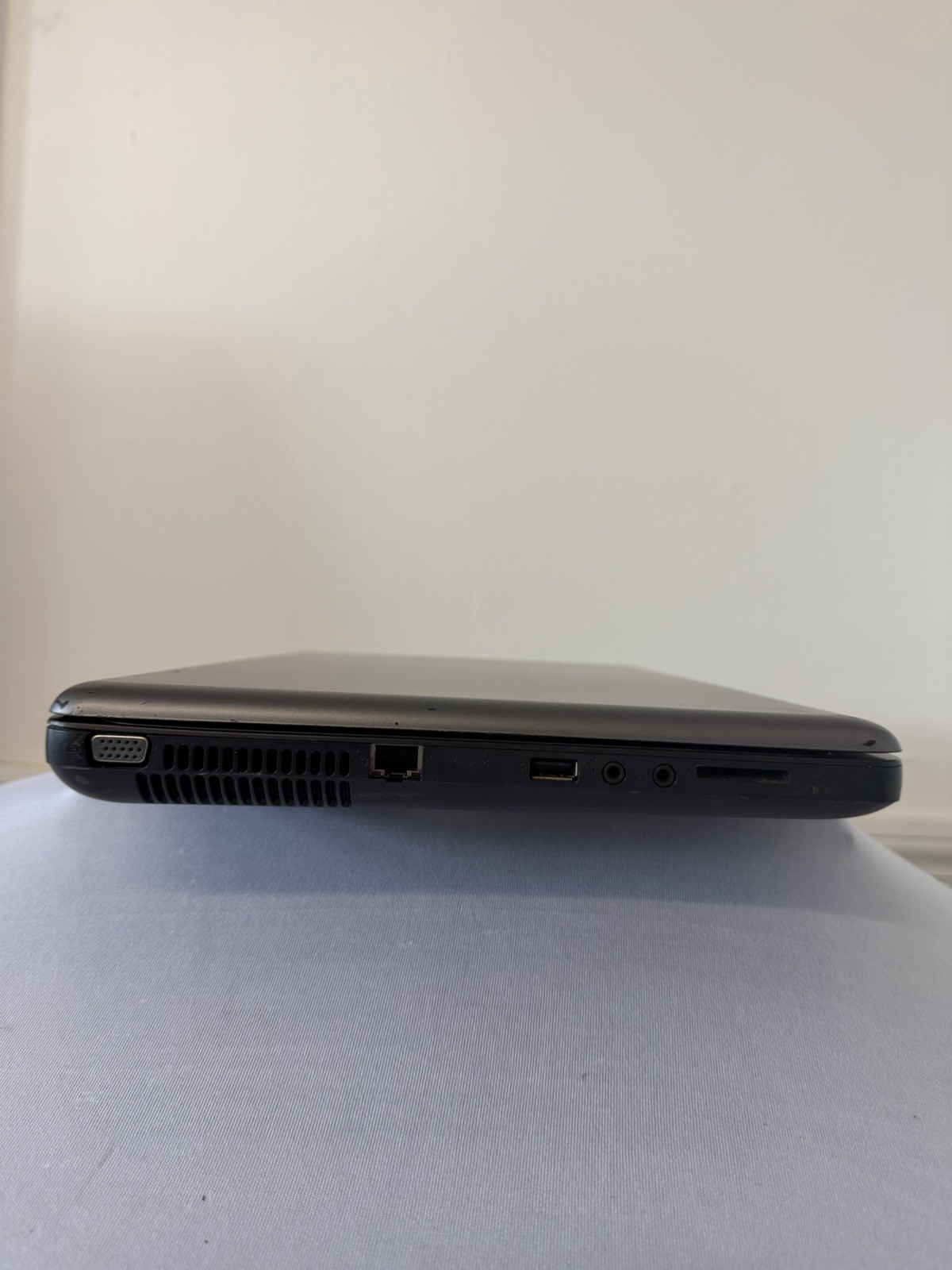 HP Notebook 2000-369wm Laptop – Good Screen – AMD E-450 – RAM 4 GB – Read Des