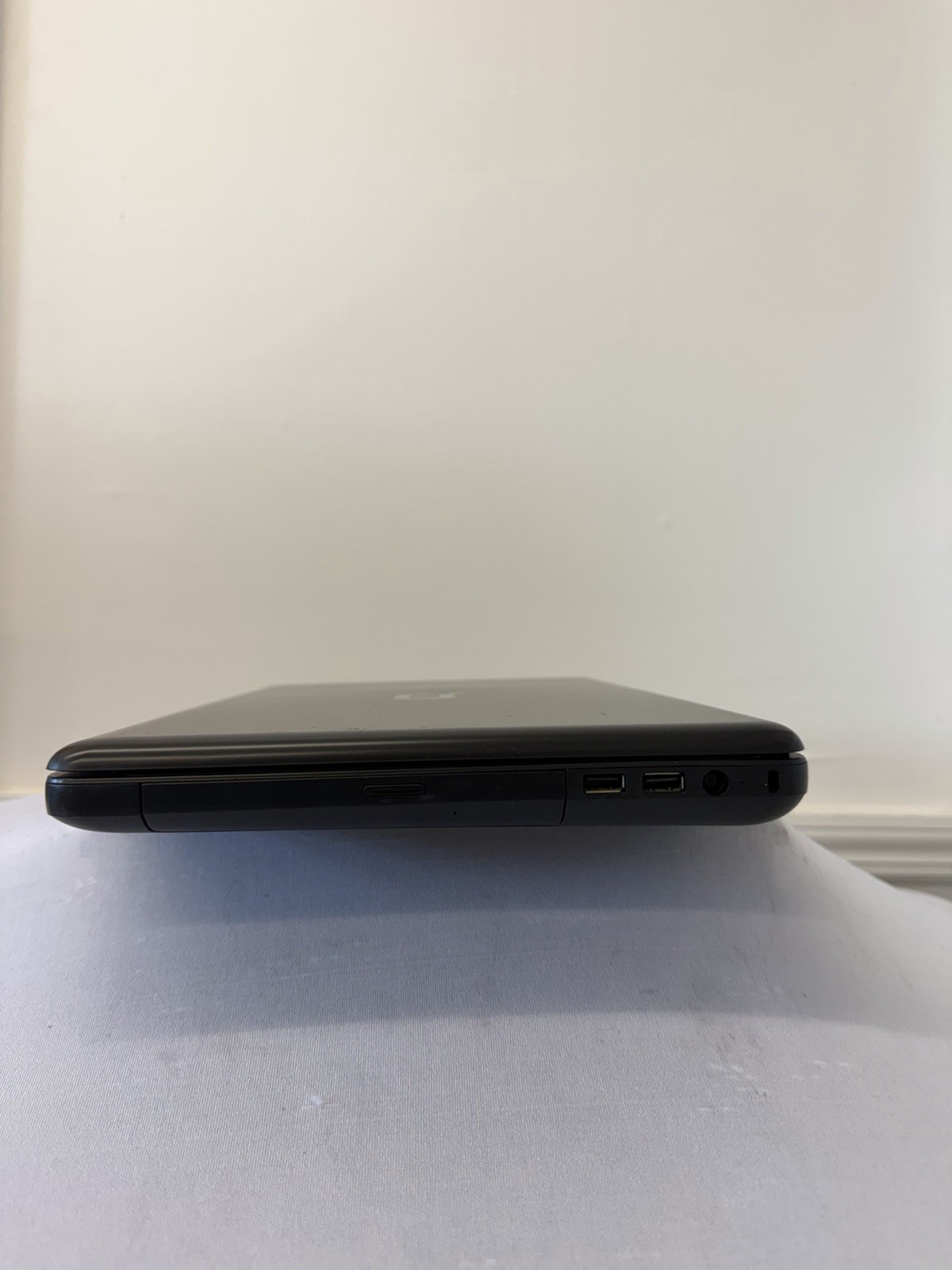 Compaq Presario CQ57 Laptop – Good Screen – Intel Celeron B800 – Read Des