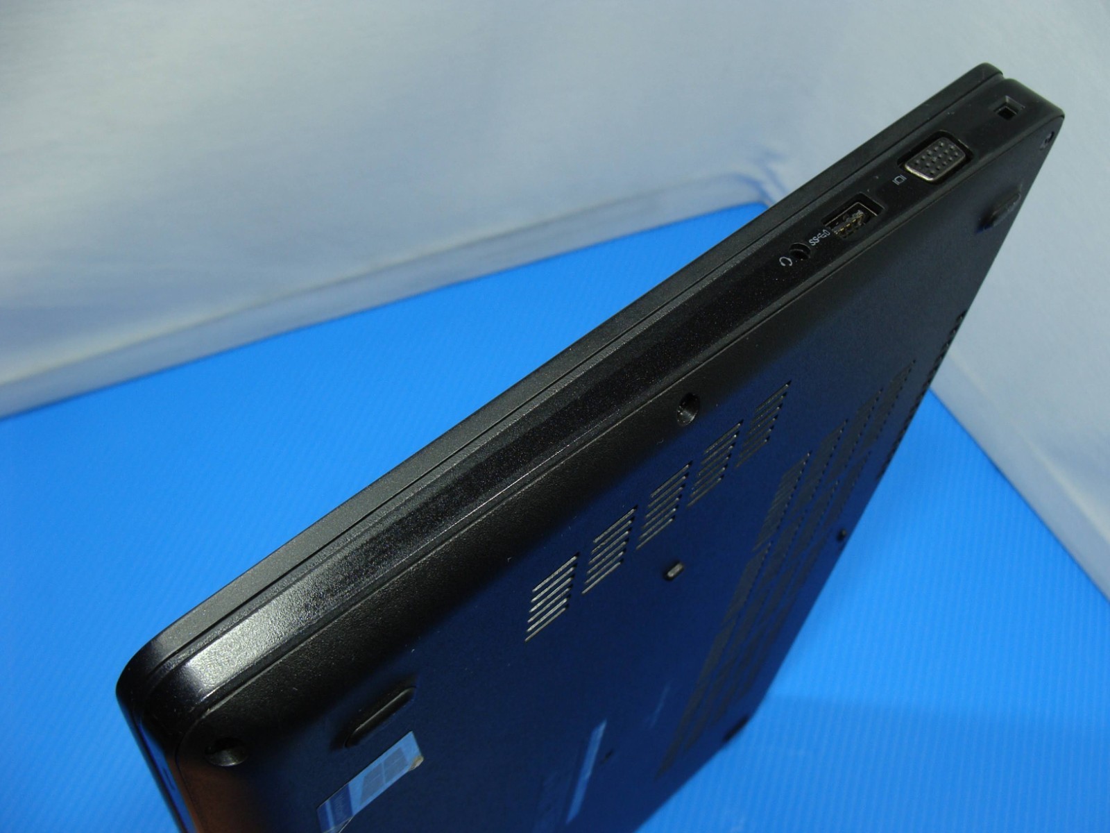 Dell Latitude 5490 14″ FHD Intel i5-8250U 1.6GHz 8GB 256GB SSD Win11Pro +Charger