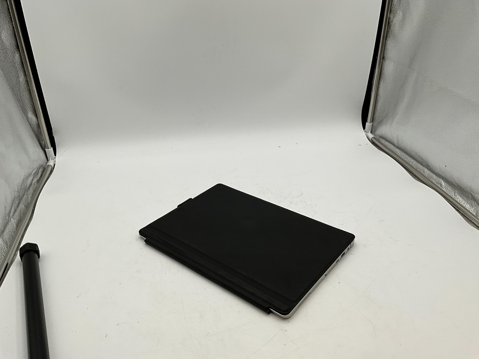 HP Elite x2 1012 G2 Tablet 2PB01US 8gb 256gb 5CG9314TGQ no os AS IS