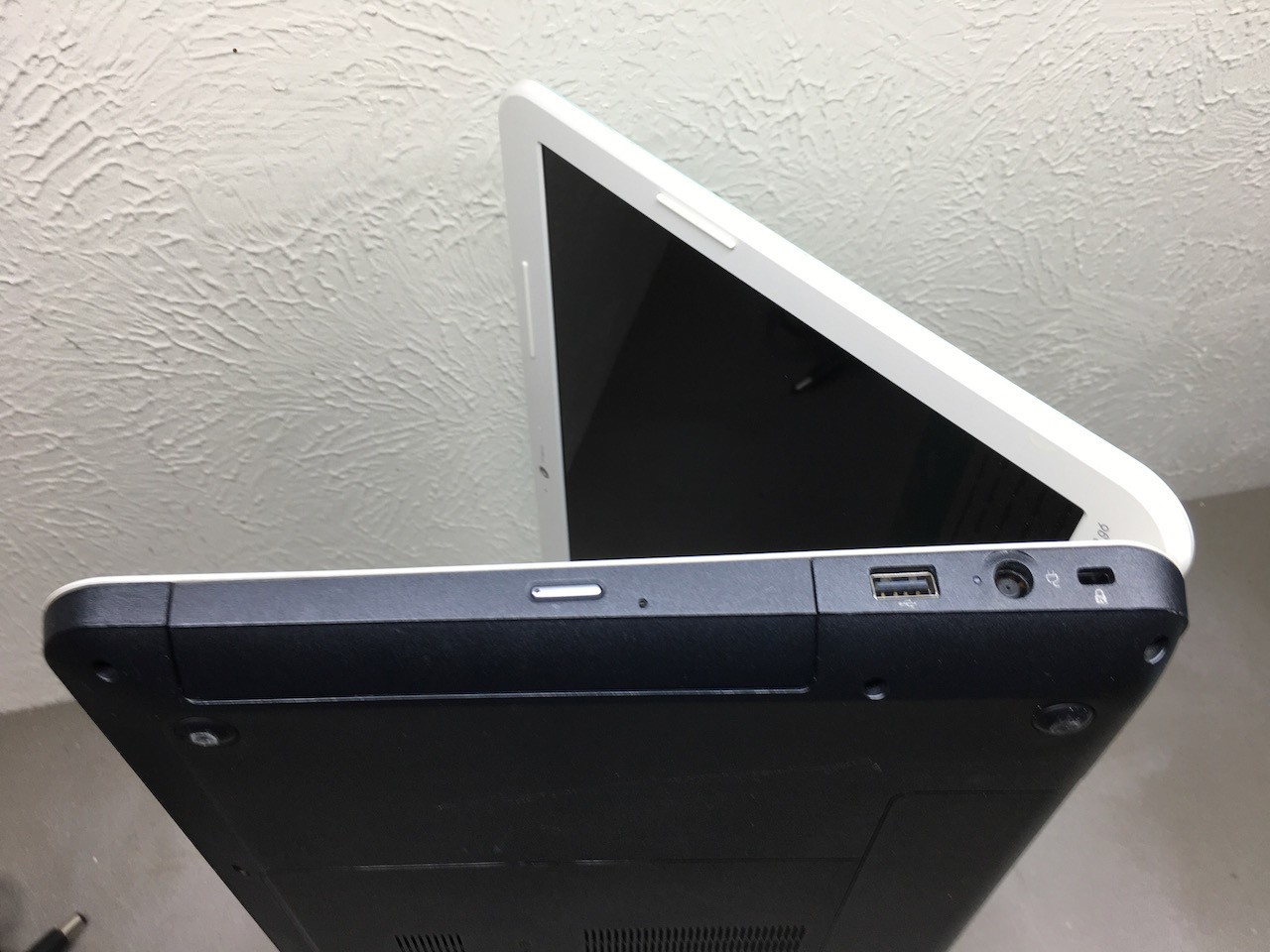 HP Pavilion G6 AMD A4-3300M 1.90GHz 6GB 120GB SSD [ Flowers ] Windows 10