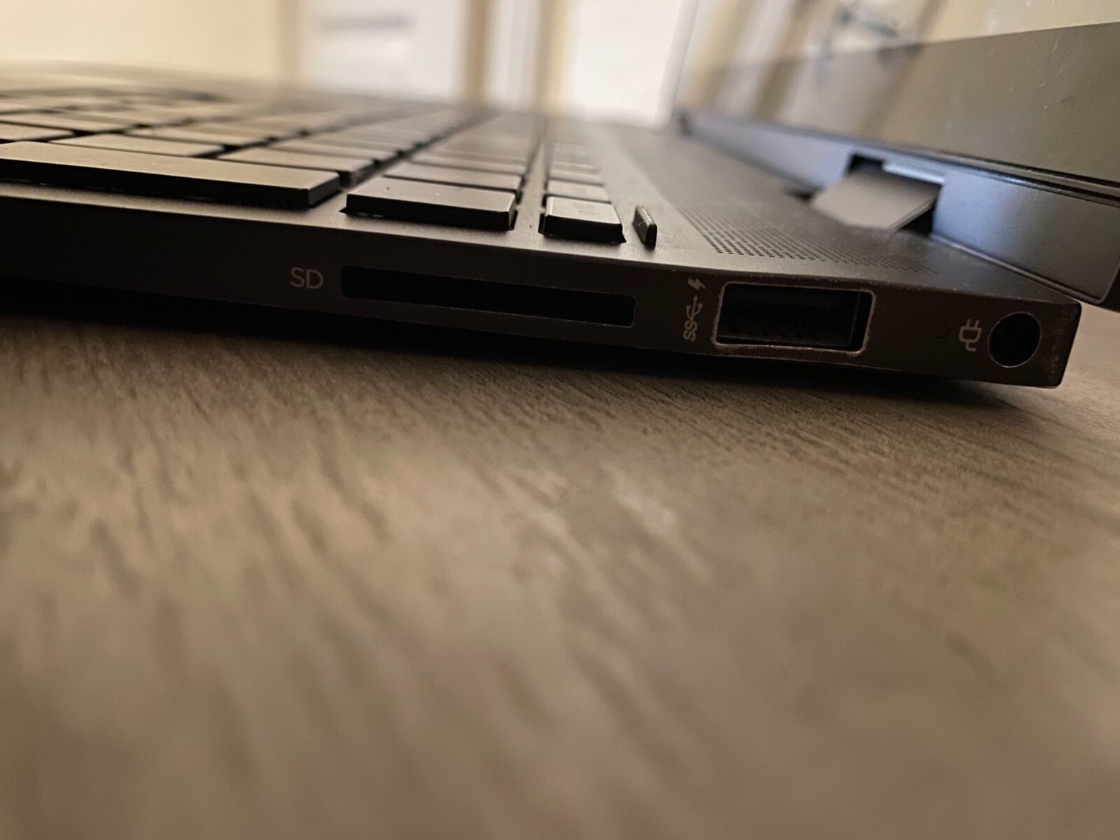 HP ENVY x360 15.6″ (256GB SSD, AMD Ryzen 5, 4.30 GHz, 8GB) Notebook/Laptop -…