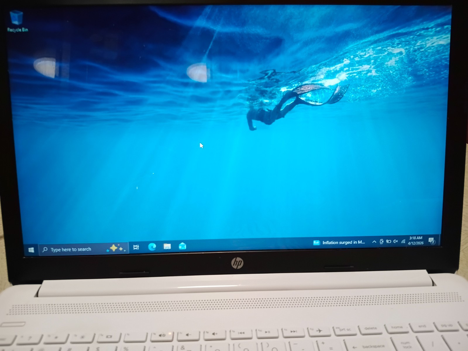 HP 15.6 Notebook – 15-da0043nr White 2019
