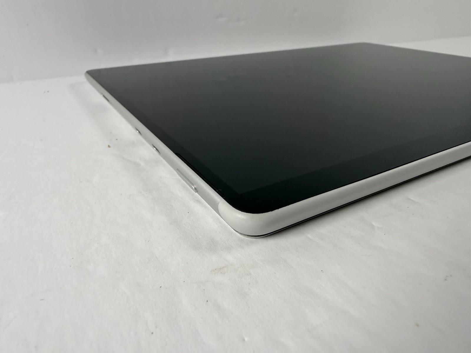 Microsoft Surface Pro 8 (1982) i5-1145G7 – 16GB RAM – 256GB 120Hz – Win 11 Pro
