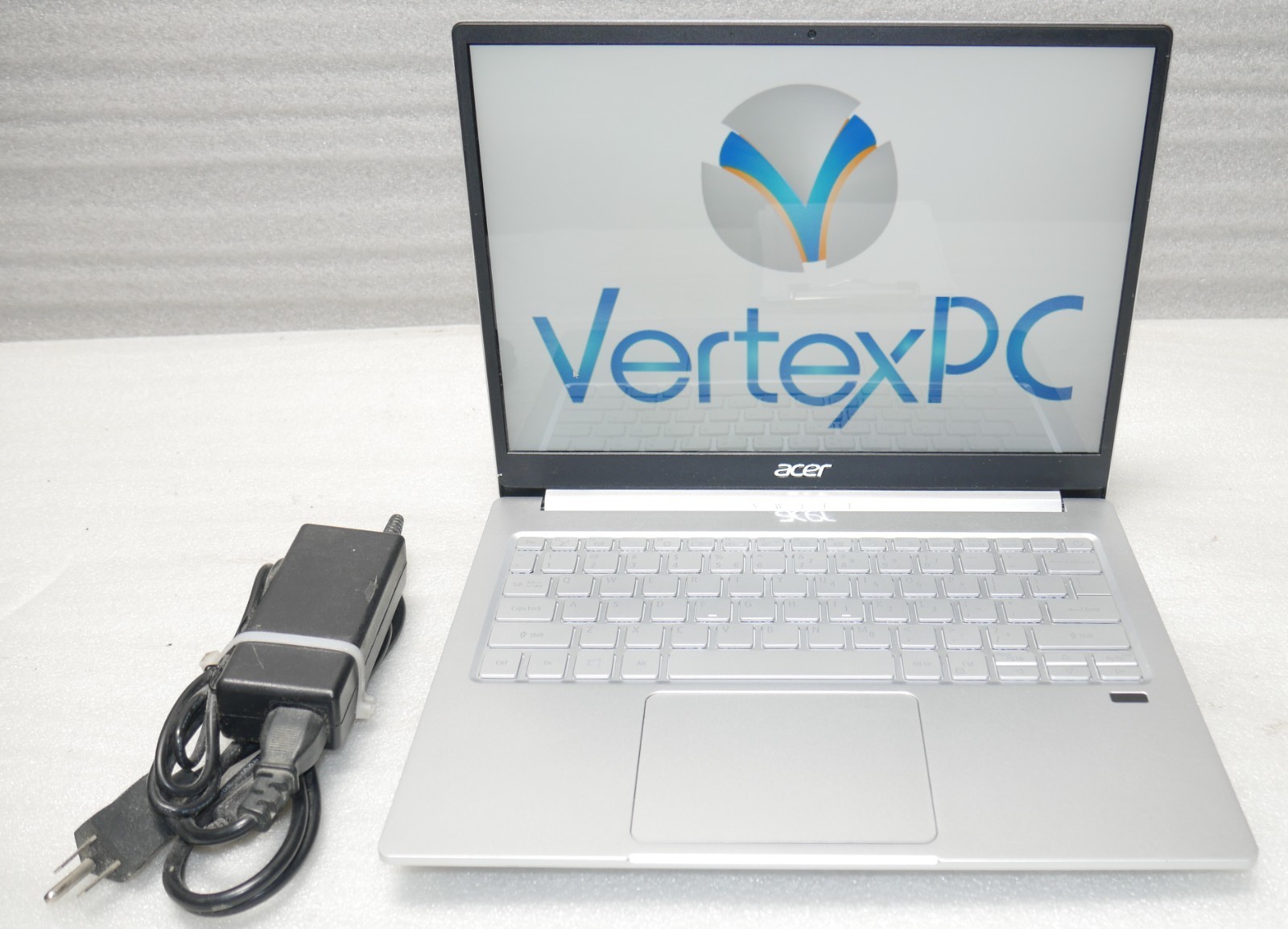 Acer Swift 3 SF313 13.5″ Intel Core i7-1165G7 2.8GHz 16GB RAM 1TB SSD Win 11 Pro