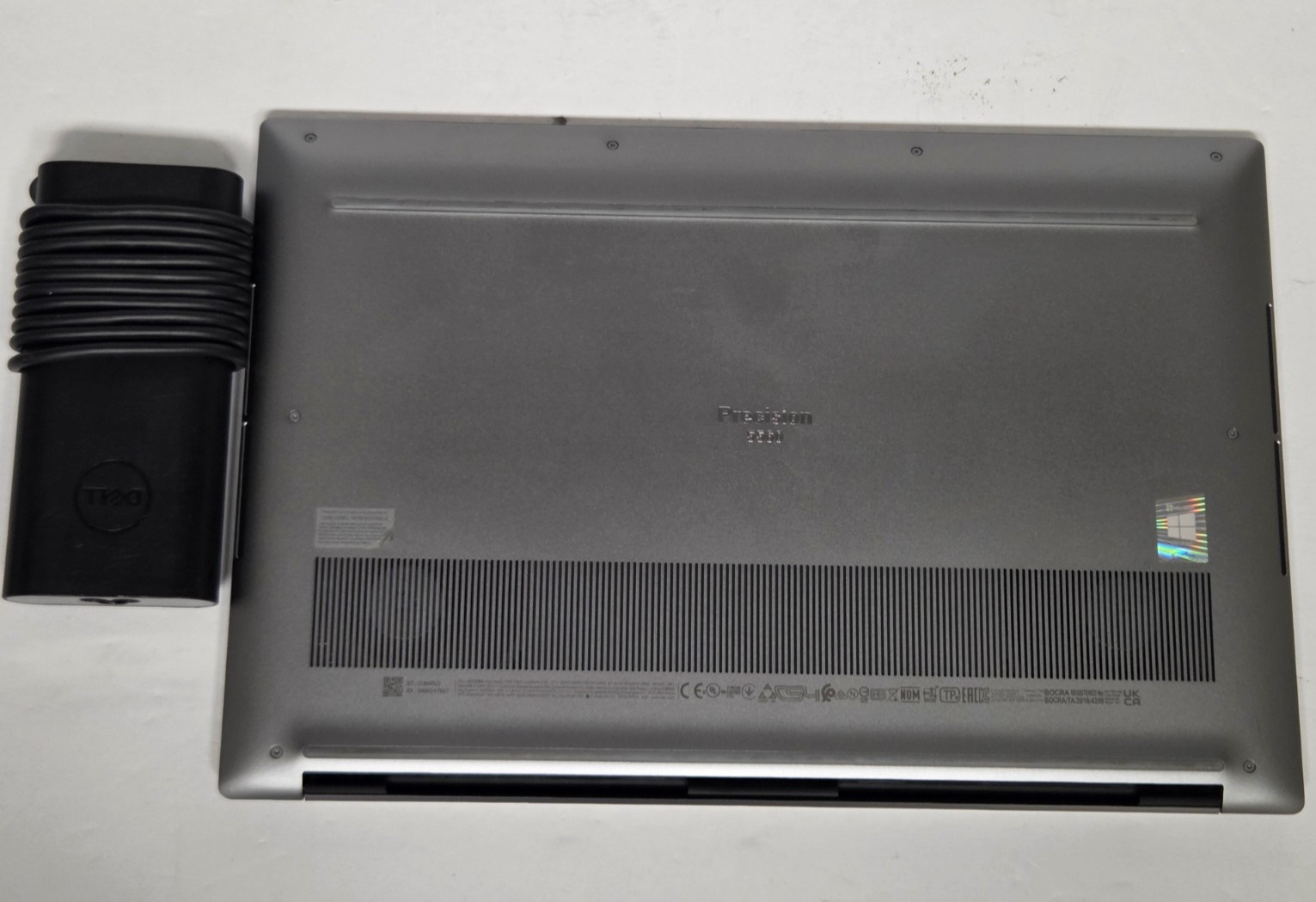 Dell Precision 5560 15.6″ i7-11850H 2.50G 32GB 512GB SSD NVIDIA T1200 W11 11 pro