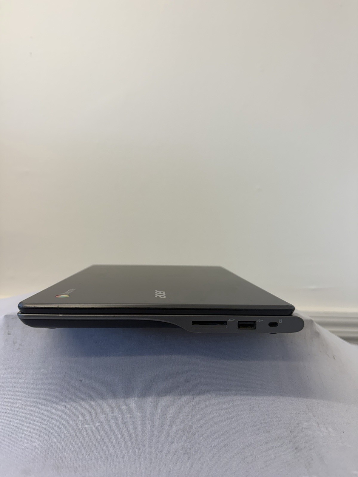 Acer Chromebook C740-C4PE Laptop – Good Screen – Intel Celeron 3205U – Read Des
