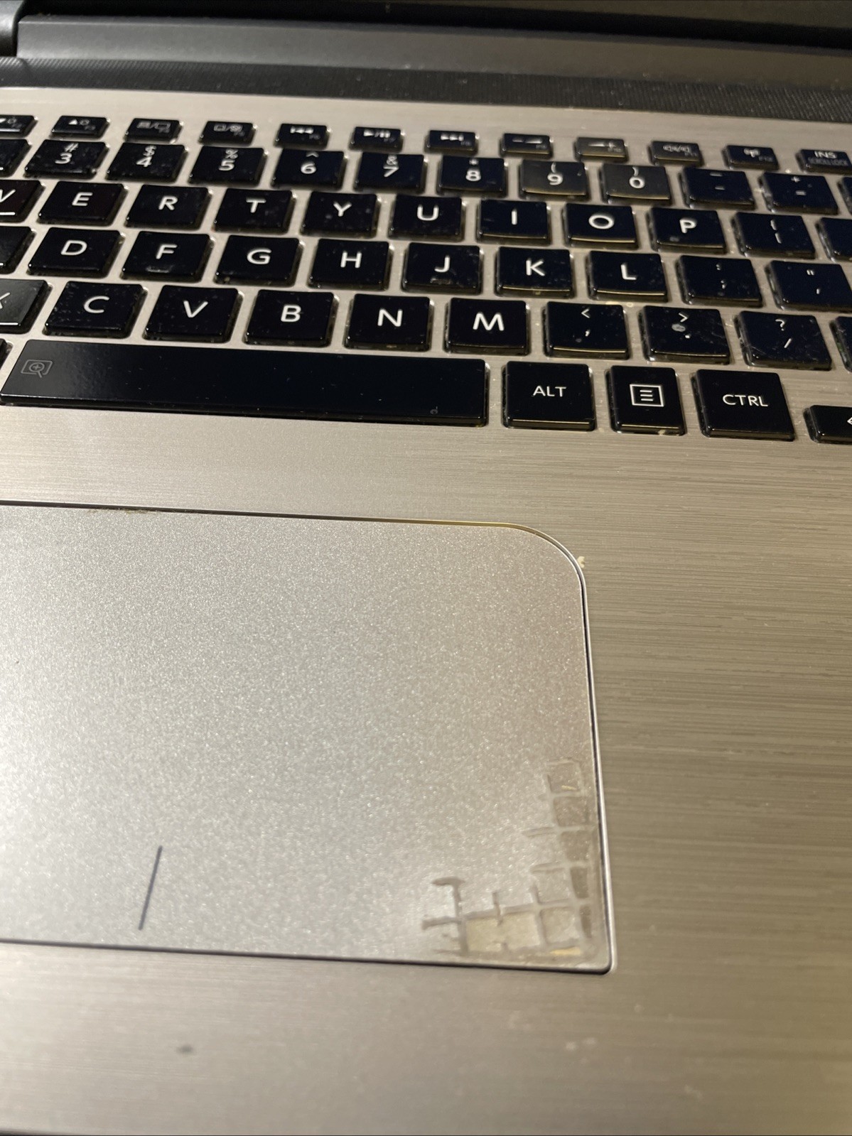 Toshiba Satellite L75-C7250 Intel i3-4005U 1.7GHz 6 GB 500 GB HDD