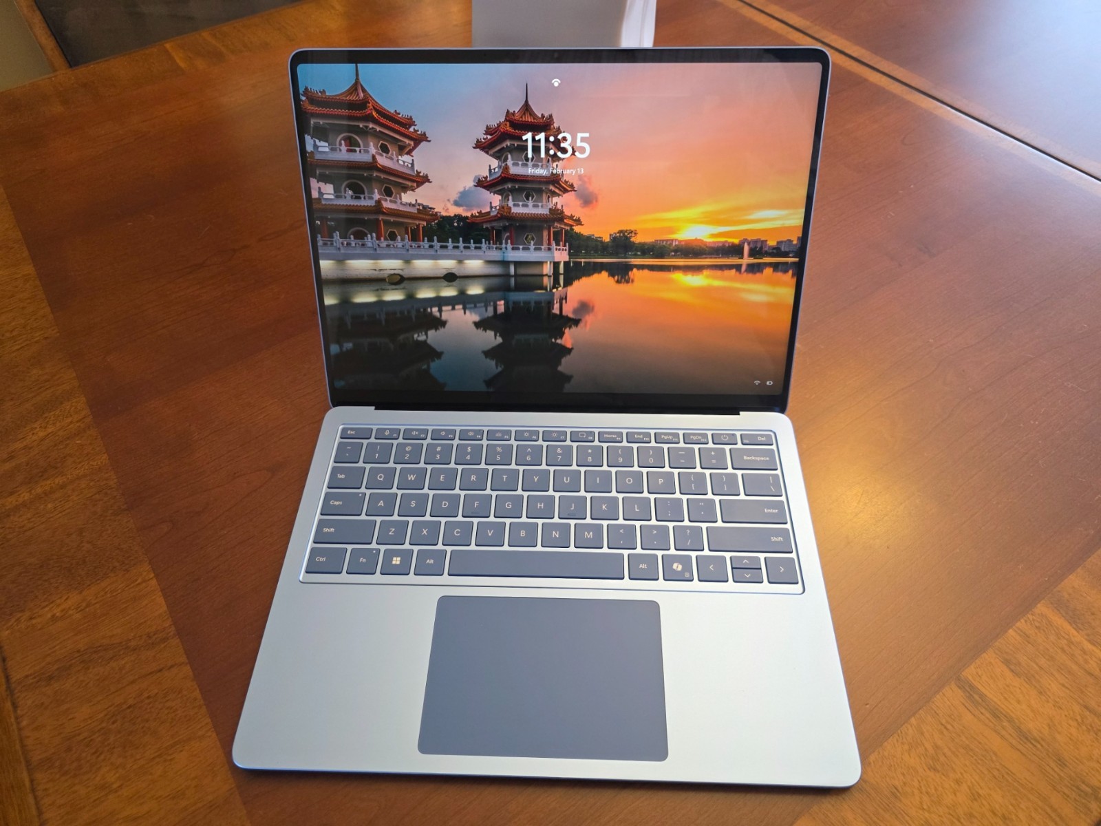 Microsoft Surface Laptop 7 Copilot+ PC 13.8″, Touchscreen 16GB, 1TB SSD Sapphire