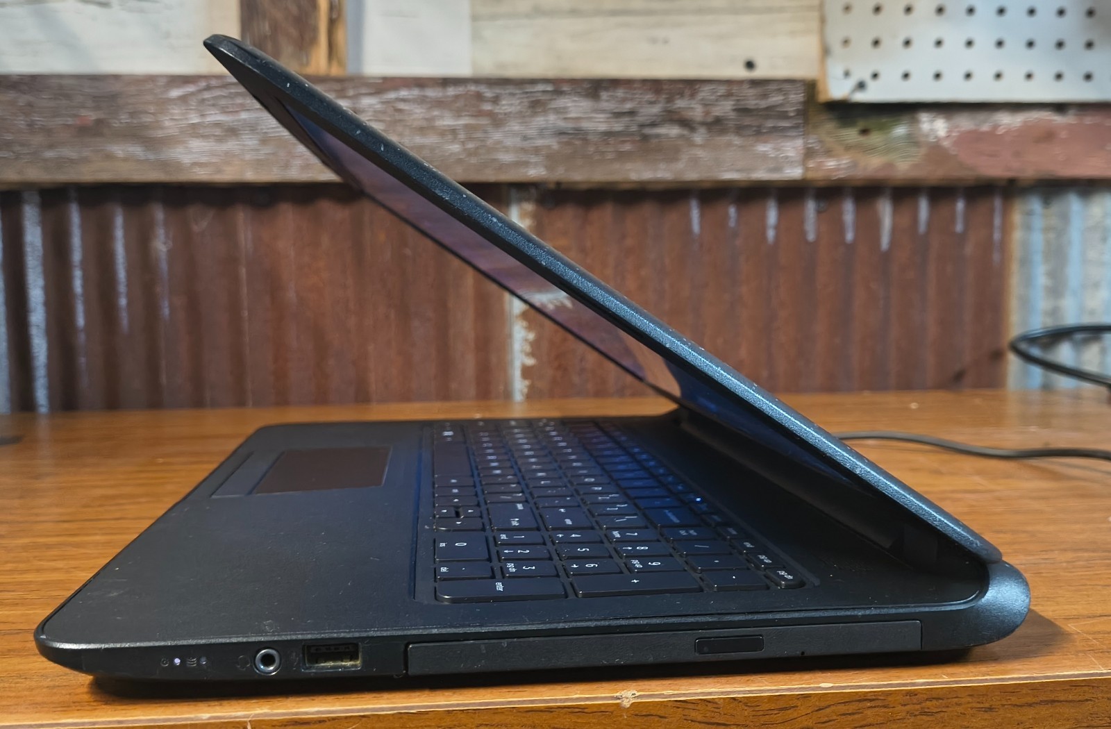 HP Notebook 15-f387wm – Bad Battery – (Win11 / AMD A8 / Radeon / 12GB / SSD / DV