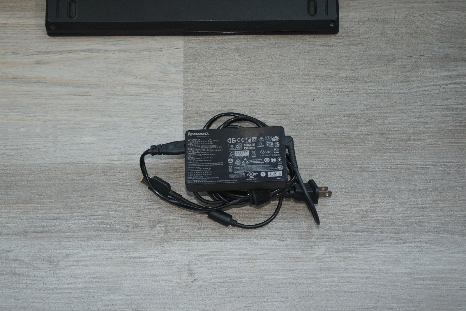 Thinkpad T470 i5 8gb 256gb SSD ZORIN OS Good Condition WITH CHARGER