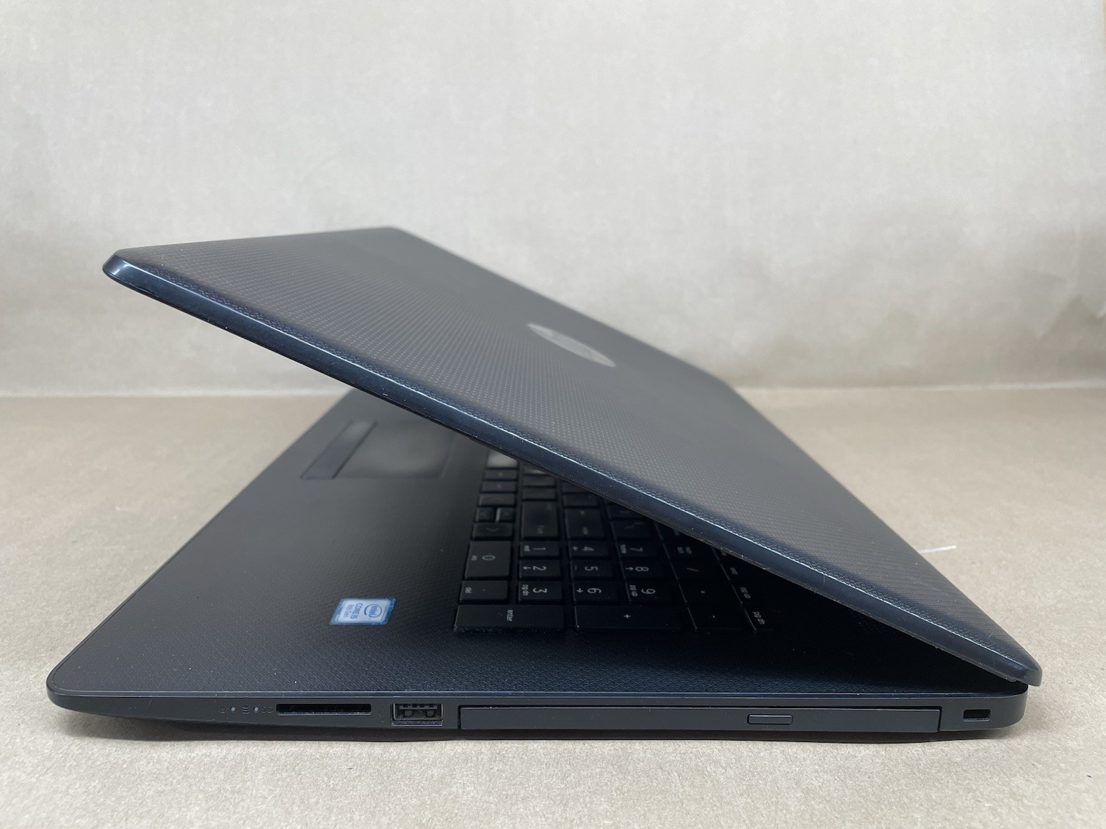 HP 17-by1053dx 17.3″ i5-8265U @ 1.60GHz 8GB RAM 256GB SSD Win11 Pro