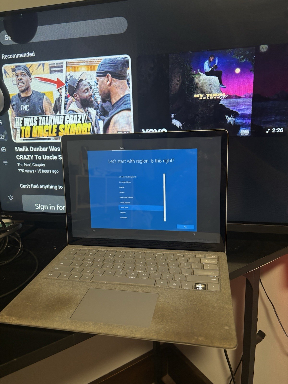 Microsoft Surface Laptop 13.5” (256 GB, Intel Core i5 7th Gen., 8 GB) -…