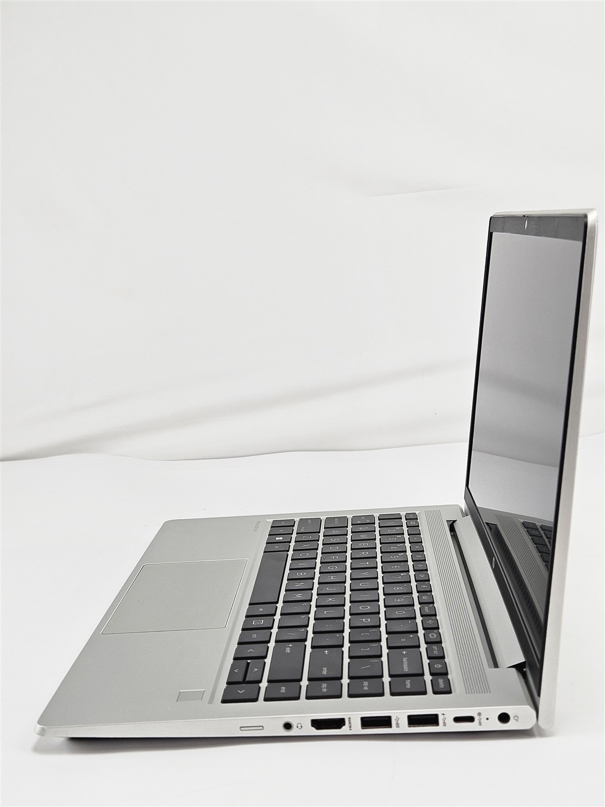 HP ProBook 445 G9 14″ 16GB 512GB SSD Ryzen 5 5625U Radeon Professional Notebook