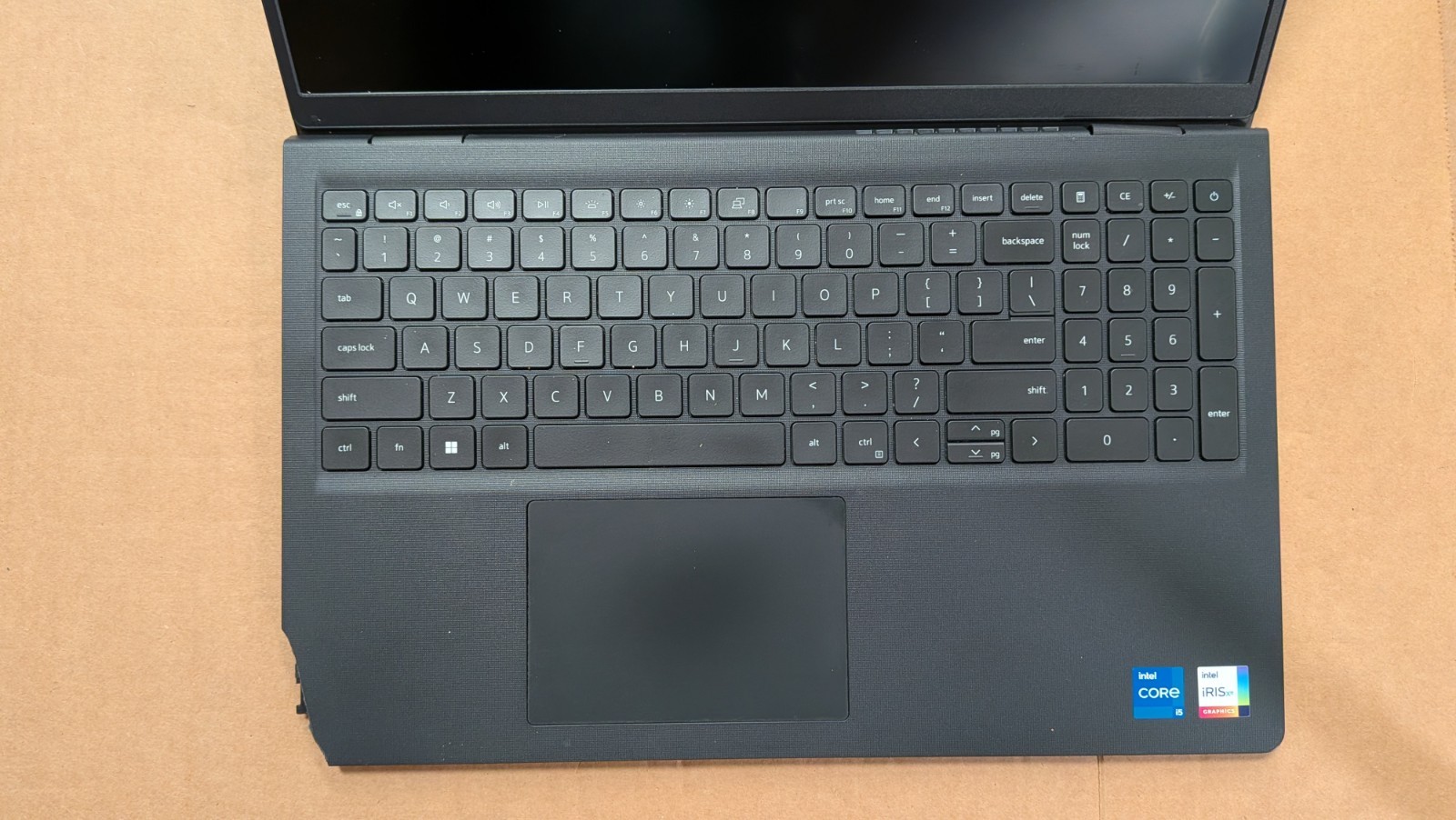 Dell Vostro 3520 15″.6FHD i5-1235U No RAM/SSD Battery Excellent Housing Damage