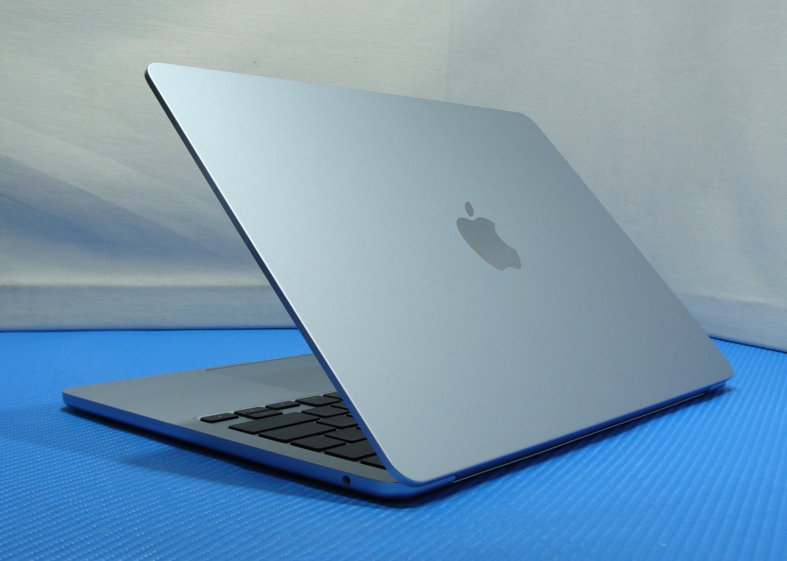 2025 Apple MacBook Air A3240 13.6″ M4 10CPU/8GPU 16GB 256GB Sequoia AppleCare27!
