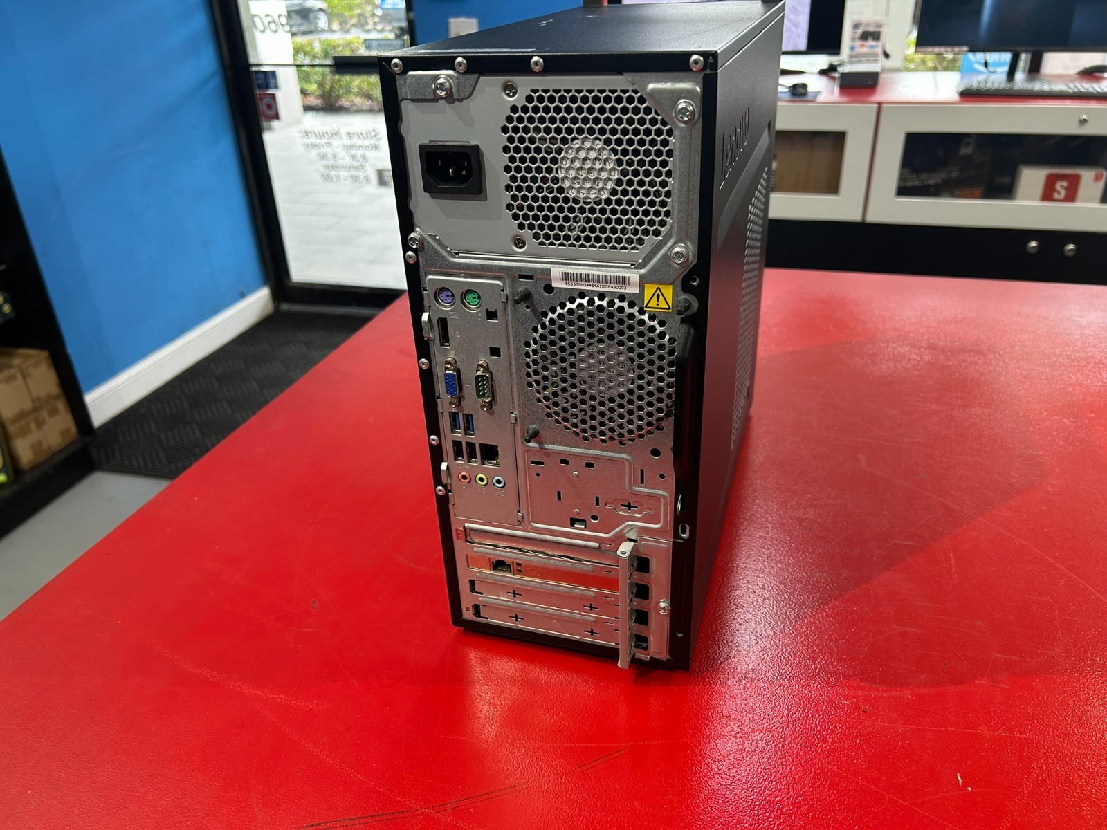 Lenovo ThinkCentre M700 SFF i5 8GB RAM 500GB HDD Desktop Powers On Windows 11